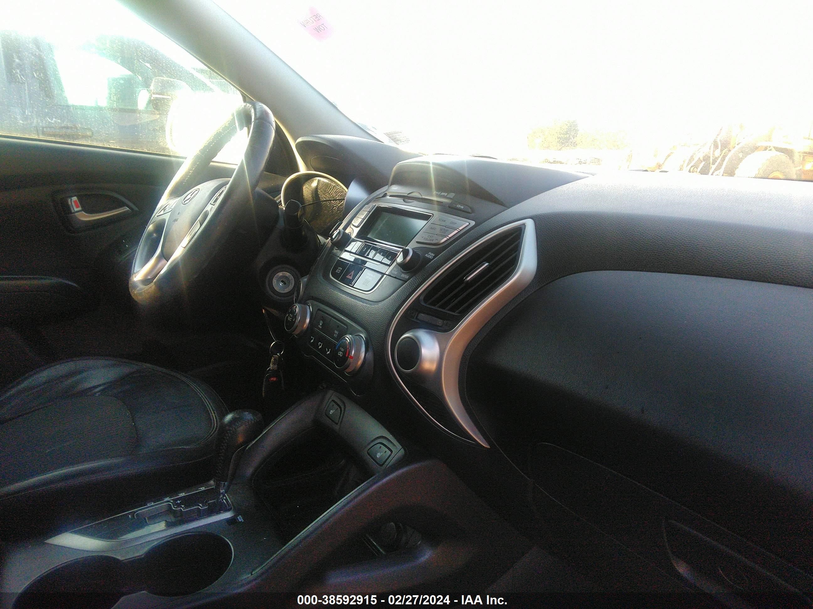 Photo 4 VIN: KM8JUCAC9CU351176 - HYUNDAI TUCSON 