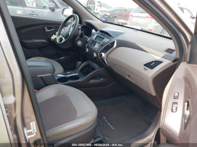 Photo 4 VIN: KM8JUCAC9CU380063 - HYUNDAI TUCSON 