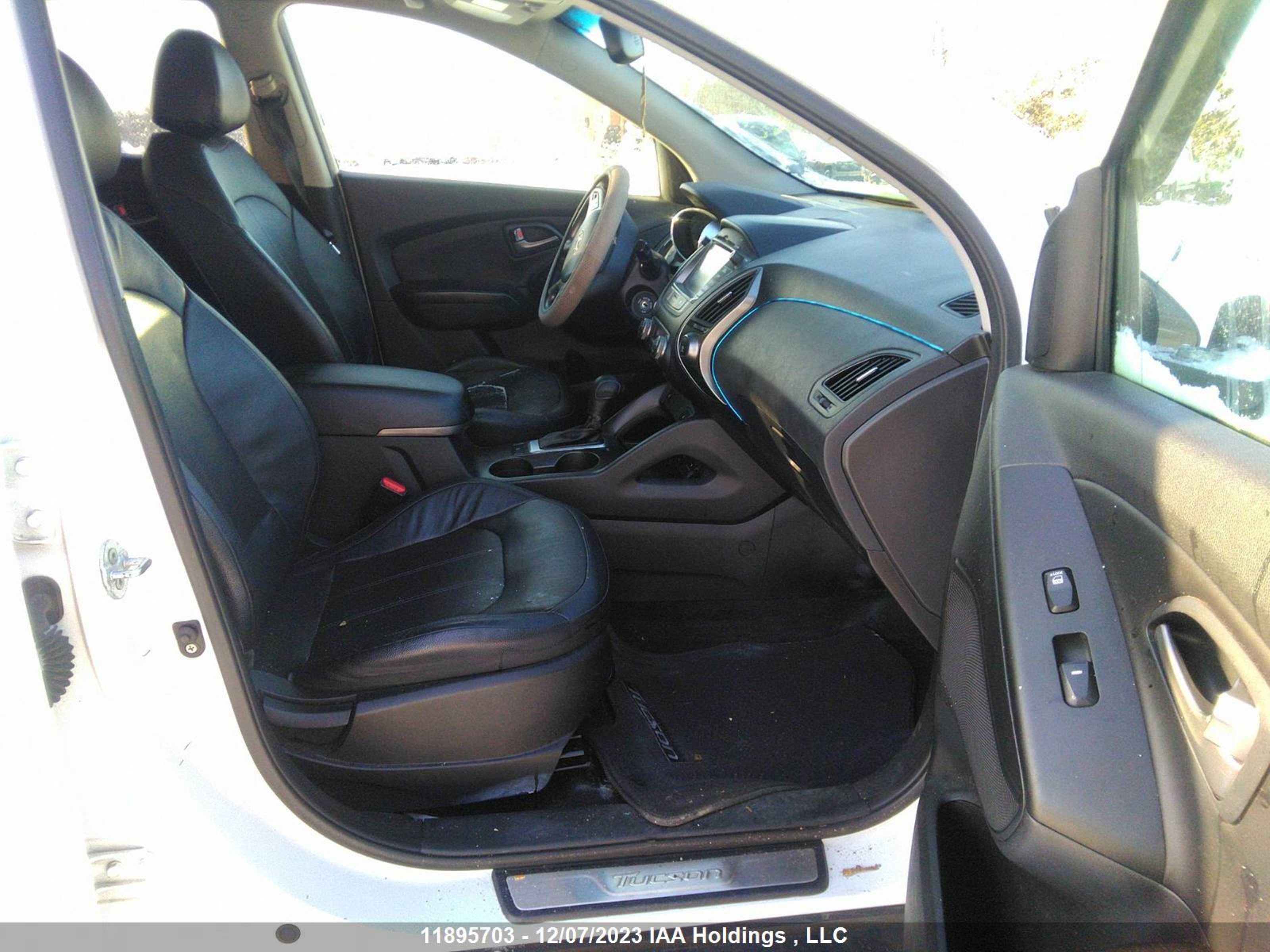 Photo 4 VIN: KM8JUCAG3FU982108 - HYUNDAI TUCSON 