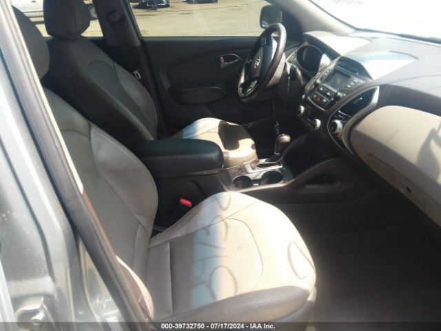 Photo 4 VIN: KM8JUCAG9FU058739 - HYUNDAI TUCSON 