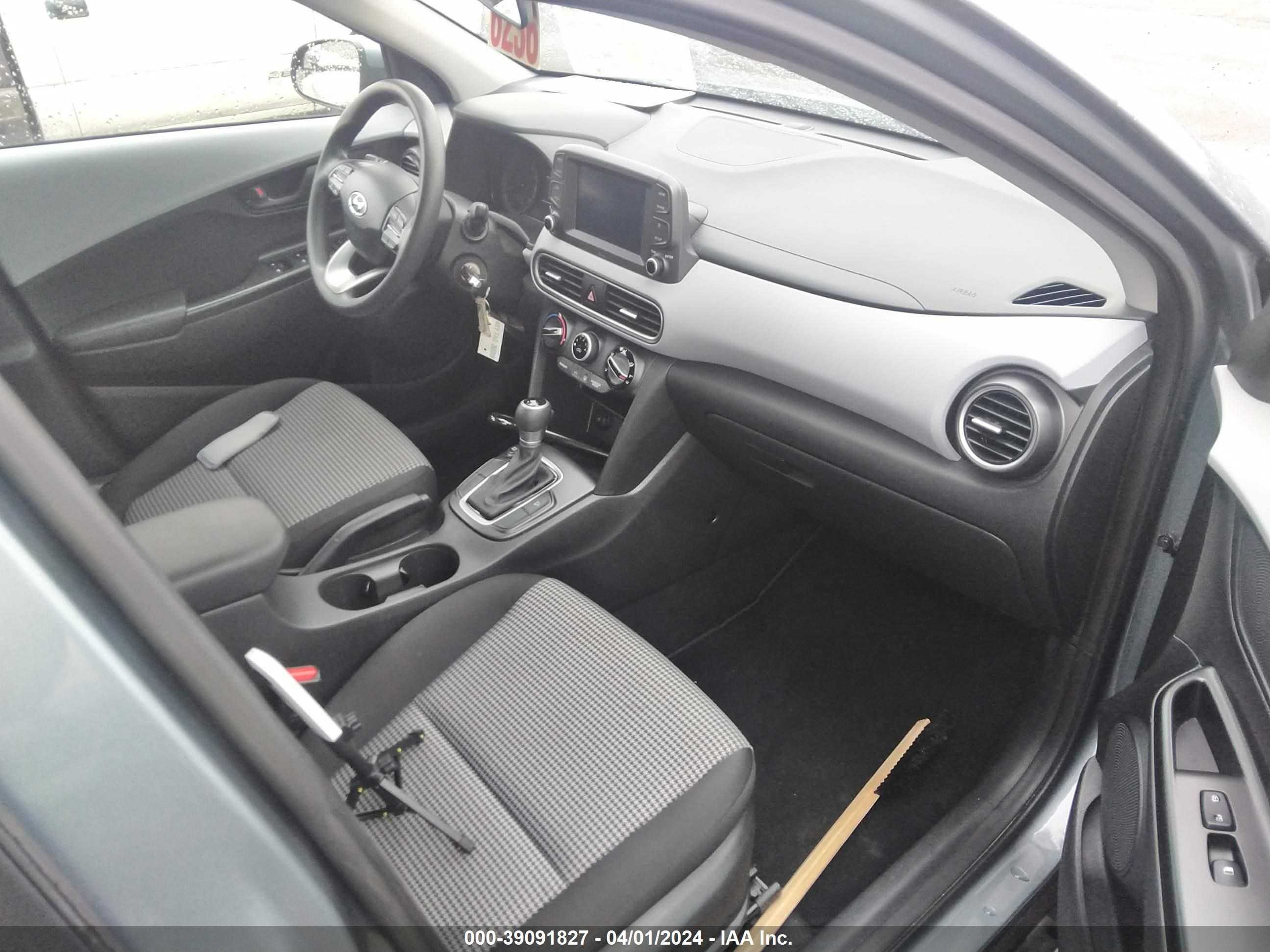 Photo 4 VIN: KM8K12AA1LU438396 - HYUNDAI KONA 