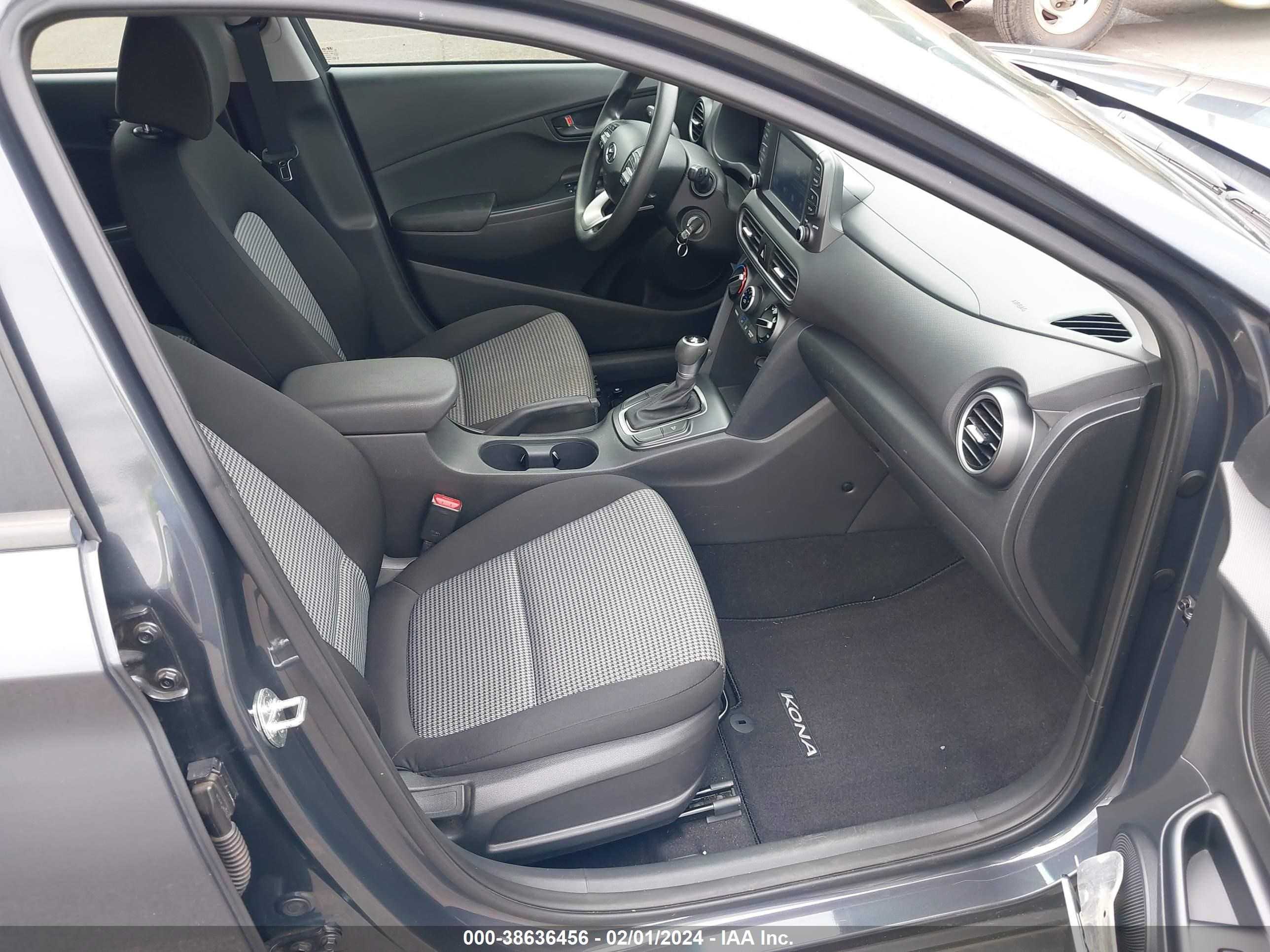 Photo 4 VIN: KM8K12AA3KU315729 - HYUNDAI KONA 