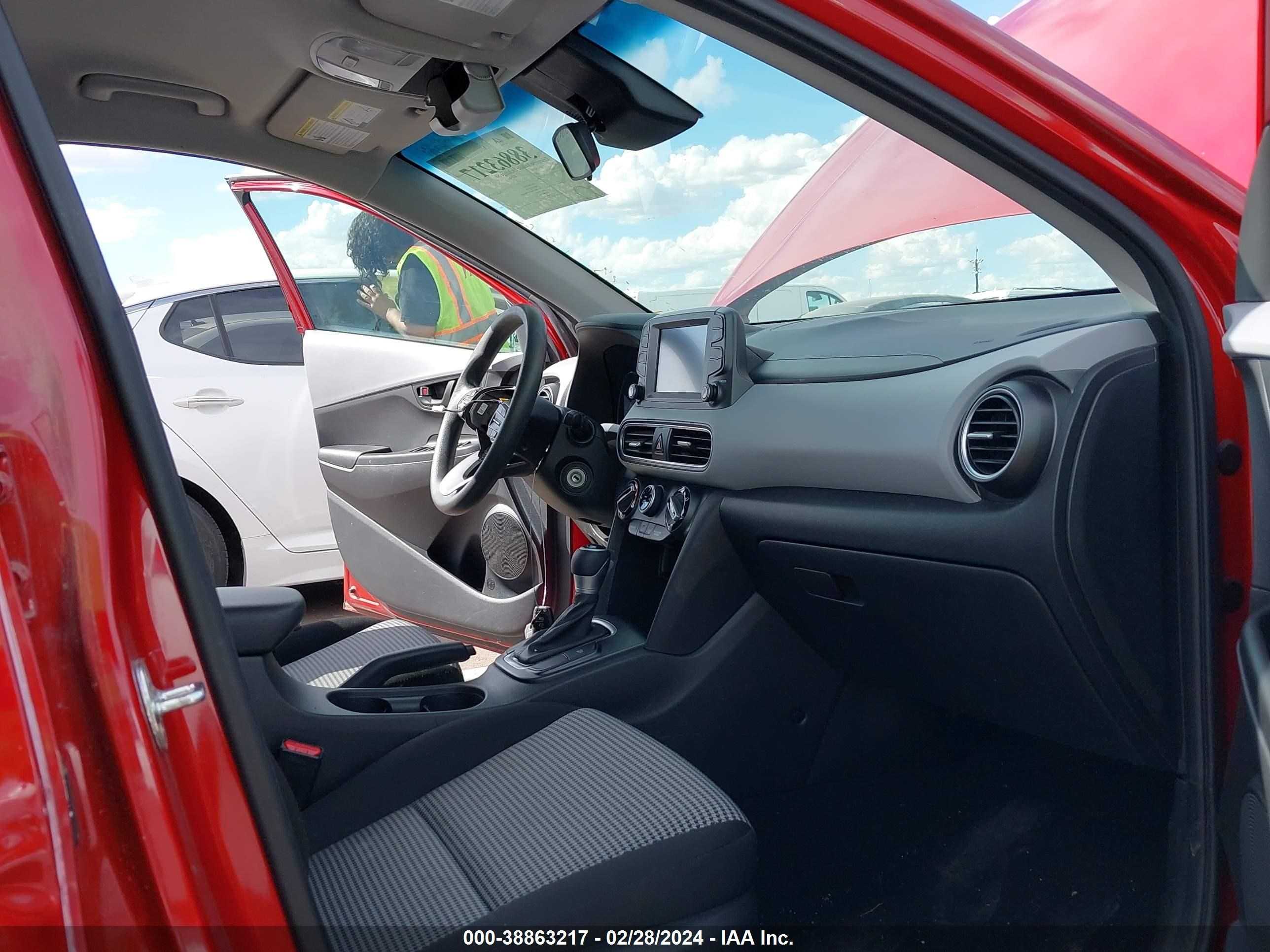 Photo 4 VIN: KM8K12AA5MU663745 - HYUNDAI KONA 