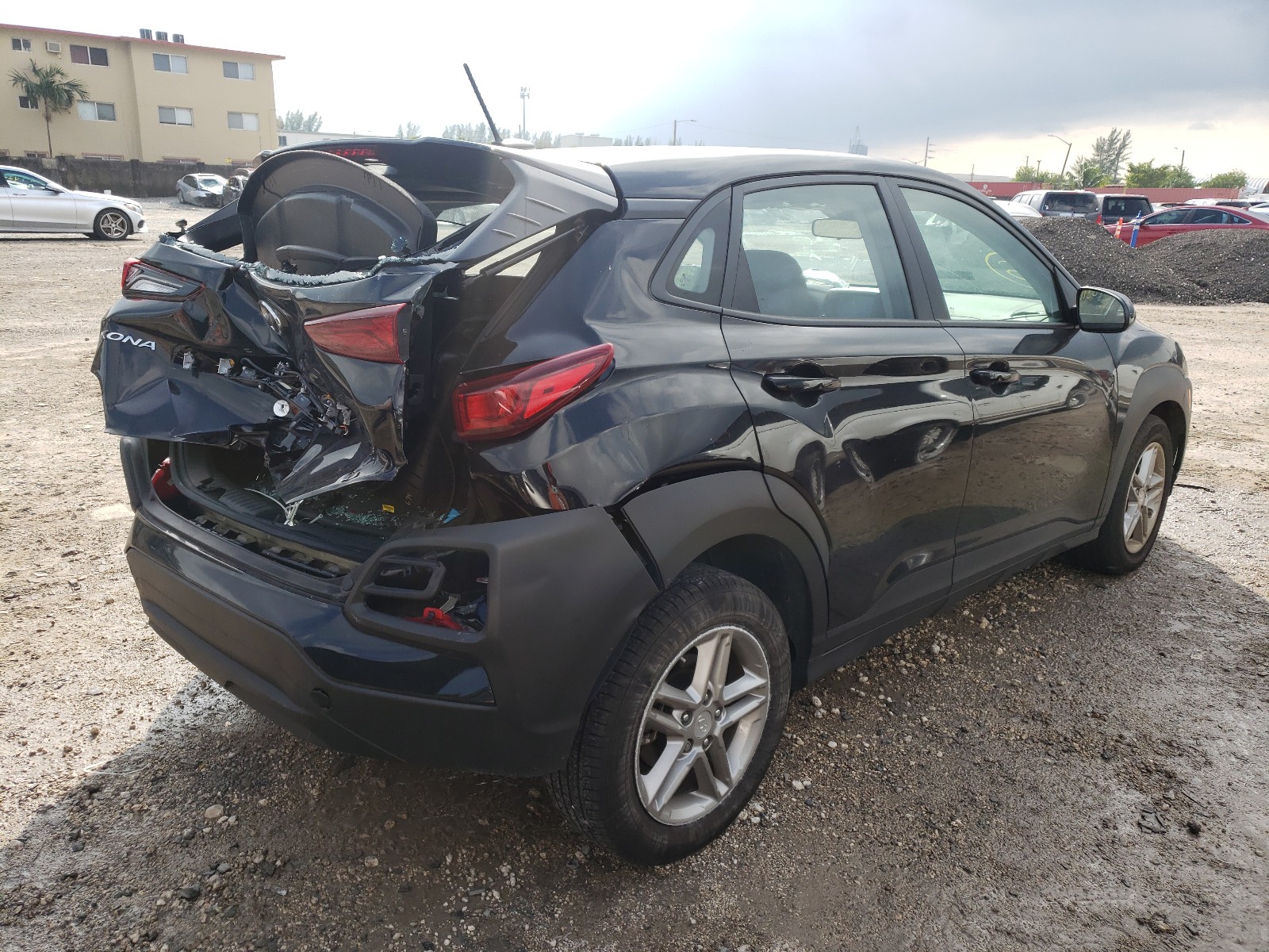 Photo 3 VIN: KM8K12AA6KU342858 - HYUNDAI KONA SE 