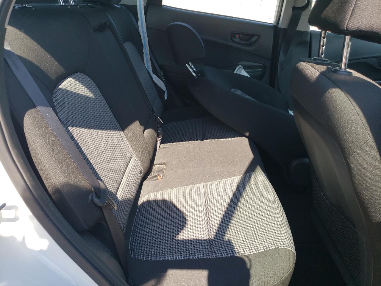 Photo 9 VIN: KM8K12AA9JU104629 - HYUNDAI KONA 