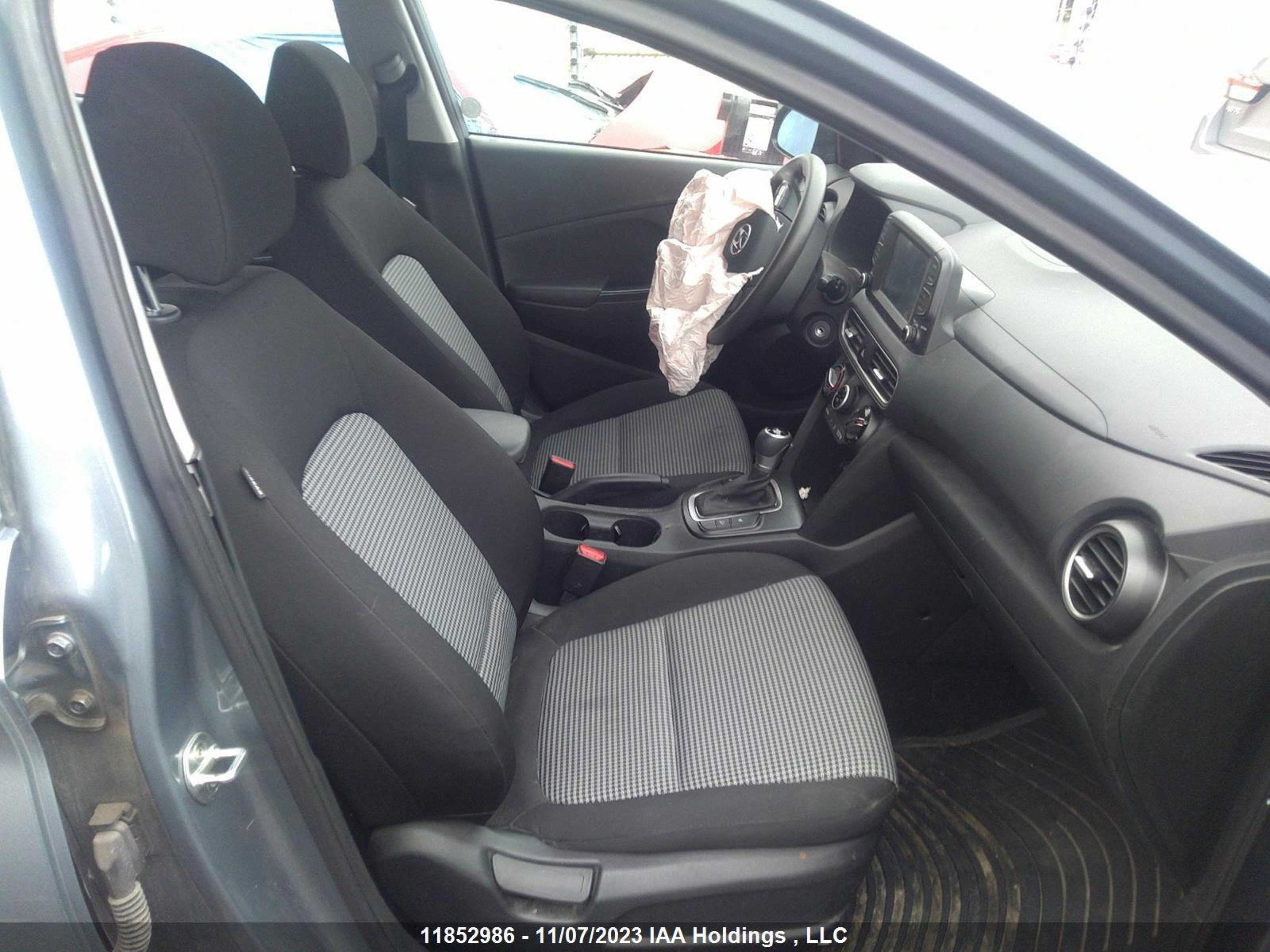 Photo 4 VIN: KM8K12AA9KU310972 - HYUNDAI KONA 