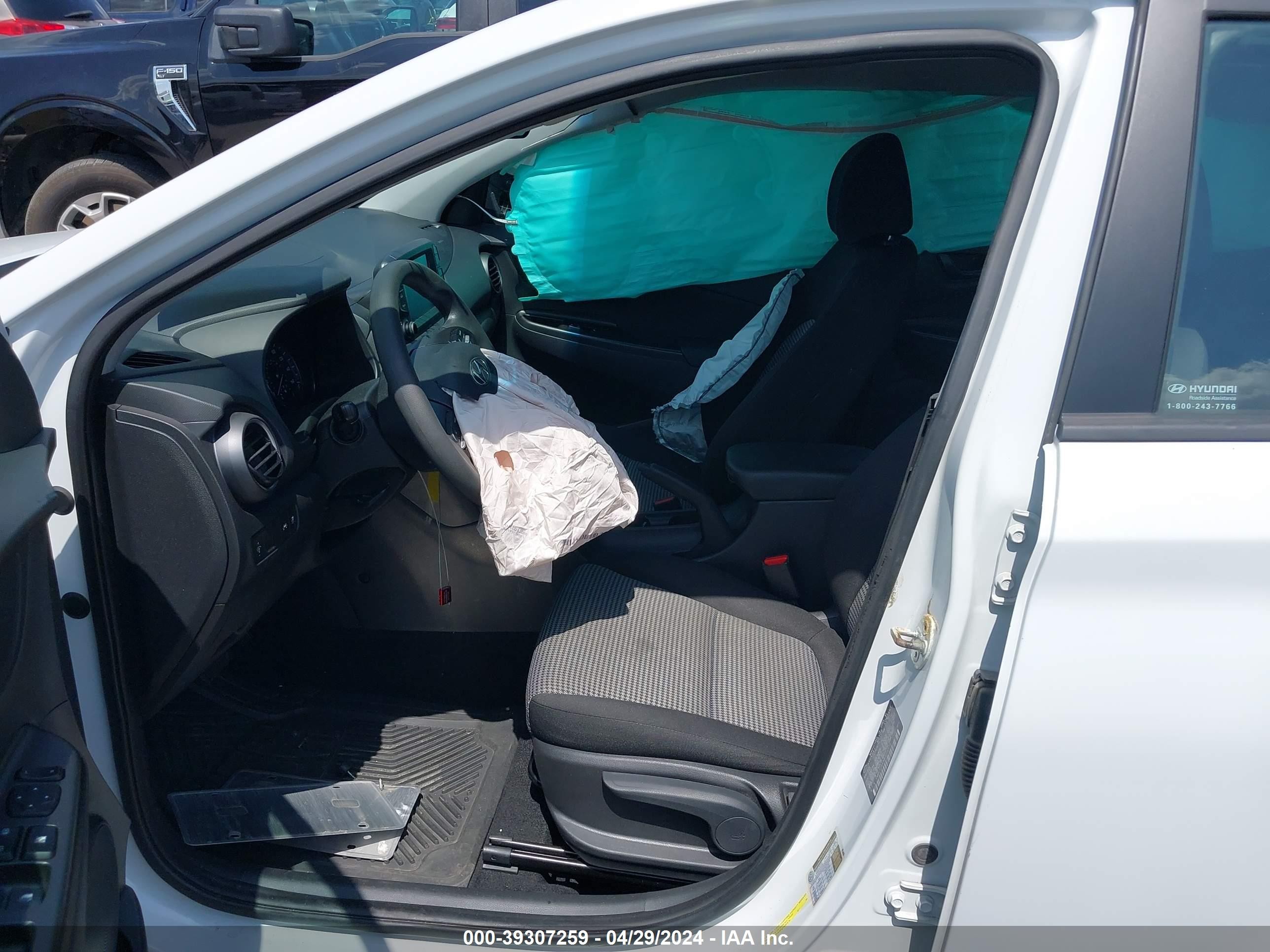 Photo 4 VIN: KM8K12AA9MU644373 - HYUNDAI KONA 