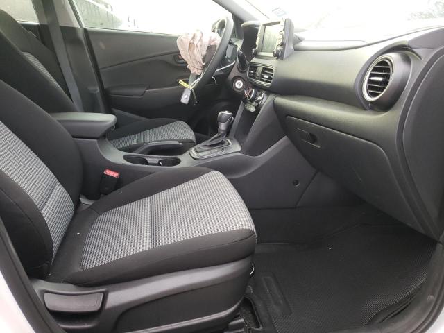 Photo 4 VIN: KM8K12AAXMU727147 - HYUNDAI KONA SE 