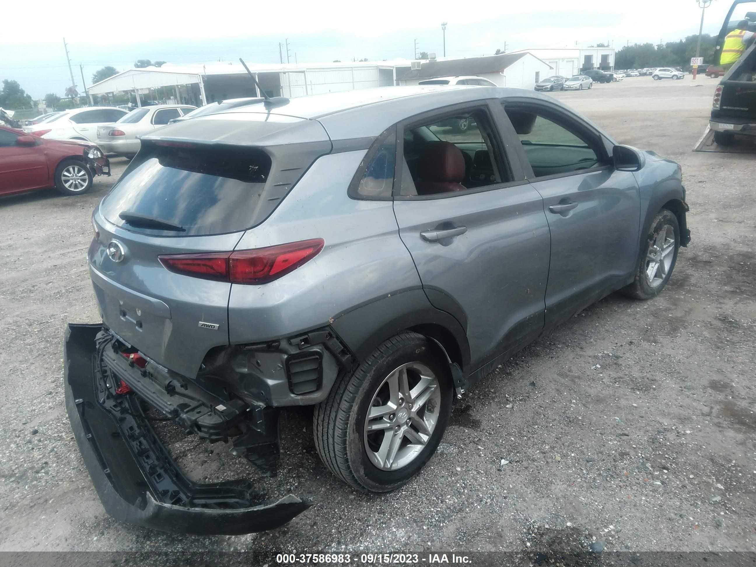 Photo 3 VIN: KM8K1CAA7JU100732 - HYUNDAI KONA 