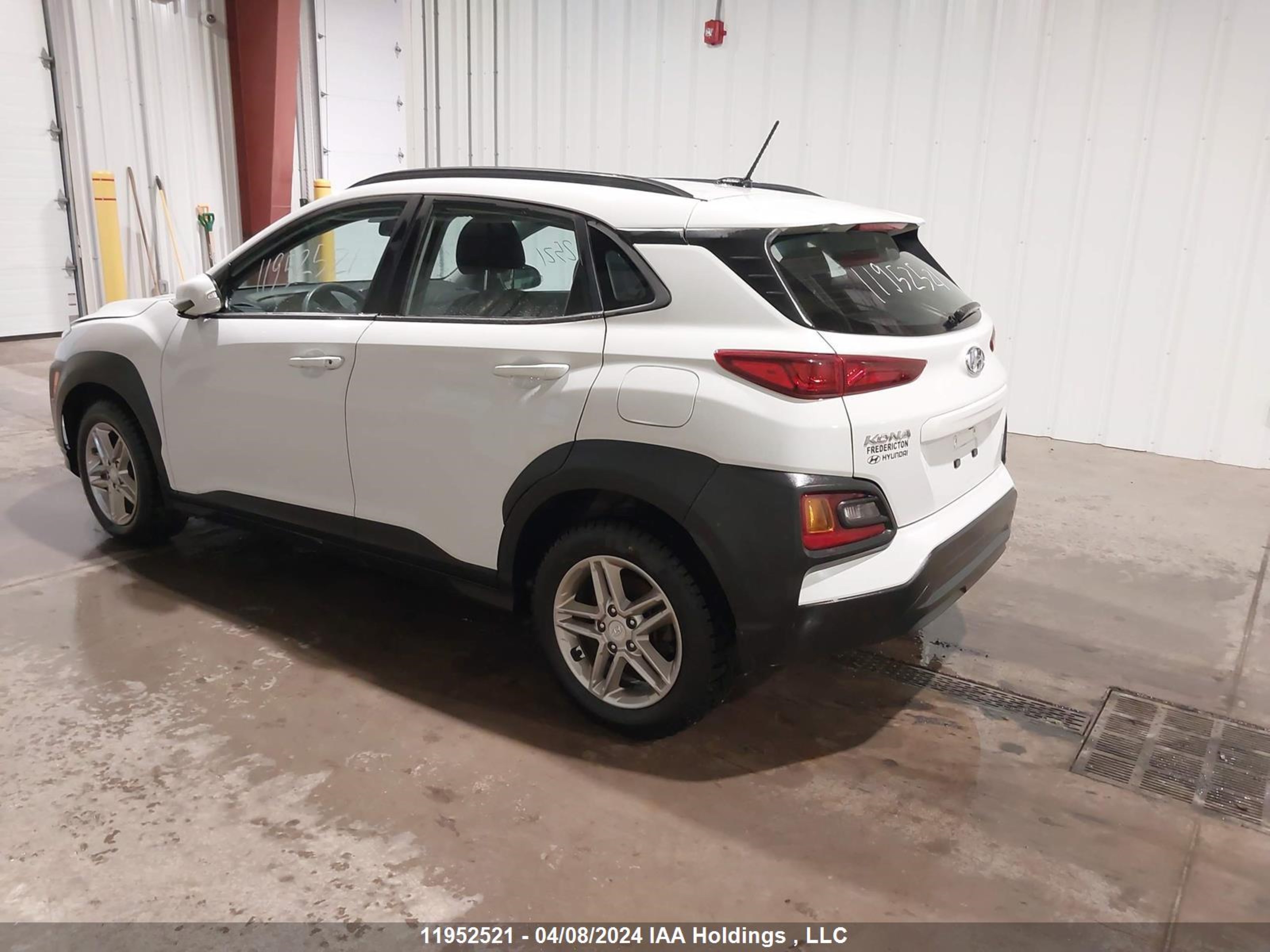 Photo 2 VIN: KM8K1CAA7MU624385 - HYUNDAI KONA 