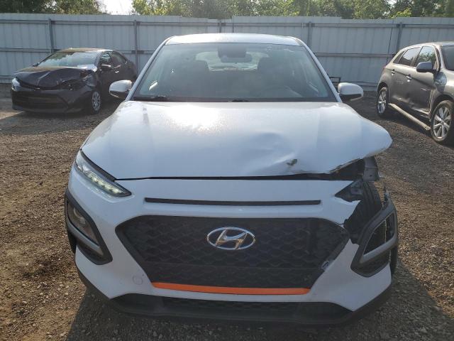 Photo 4 VIN: KM8K1CAA9KU293984 - HYUNDAI KONA SE 