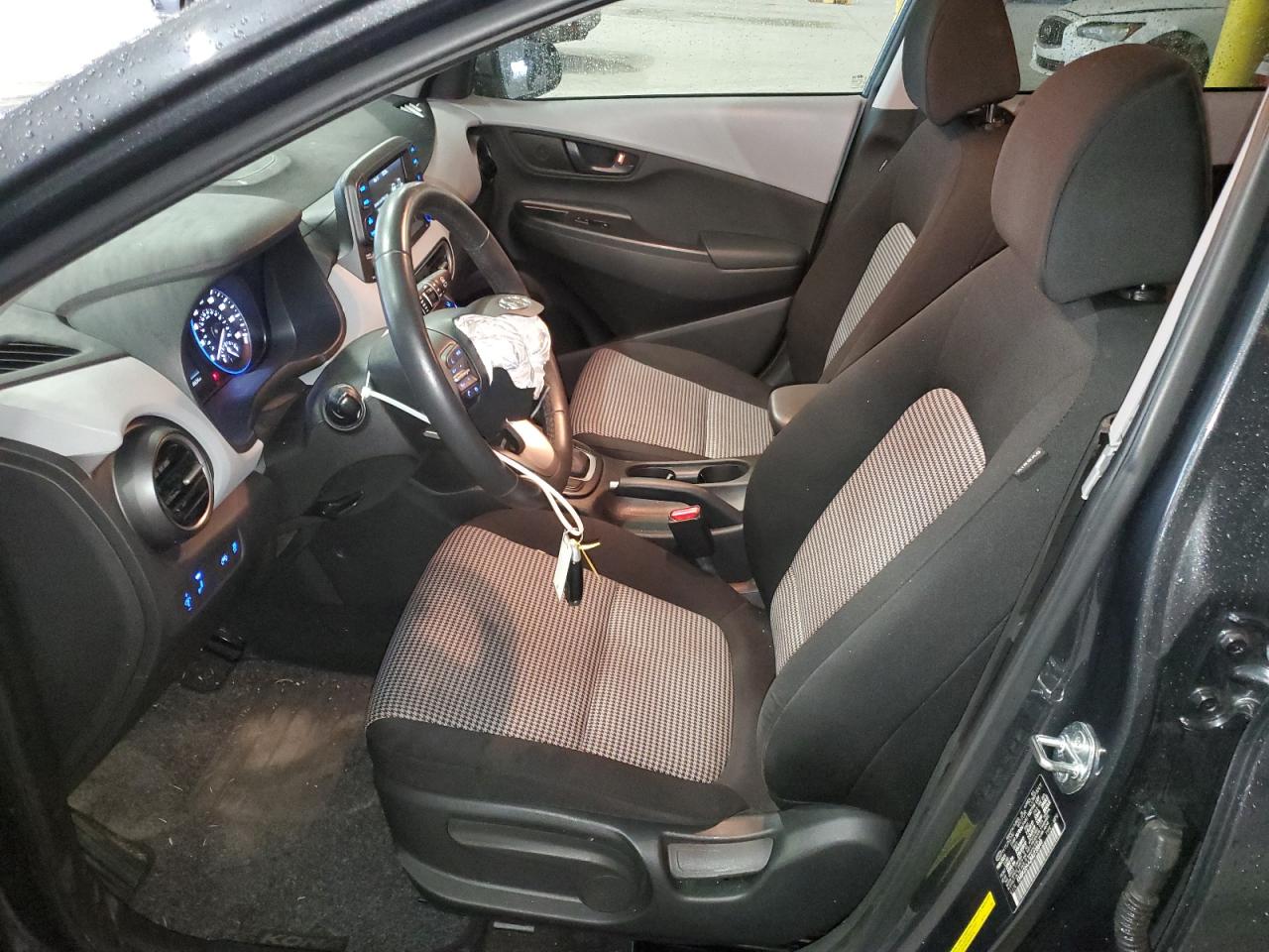 Photo 6 VIN: KM8K22AA2MU738849 - HYUNDAI KONA 