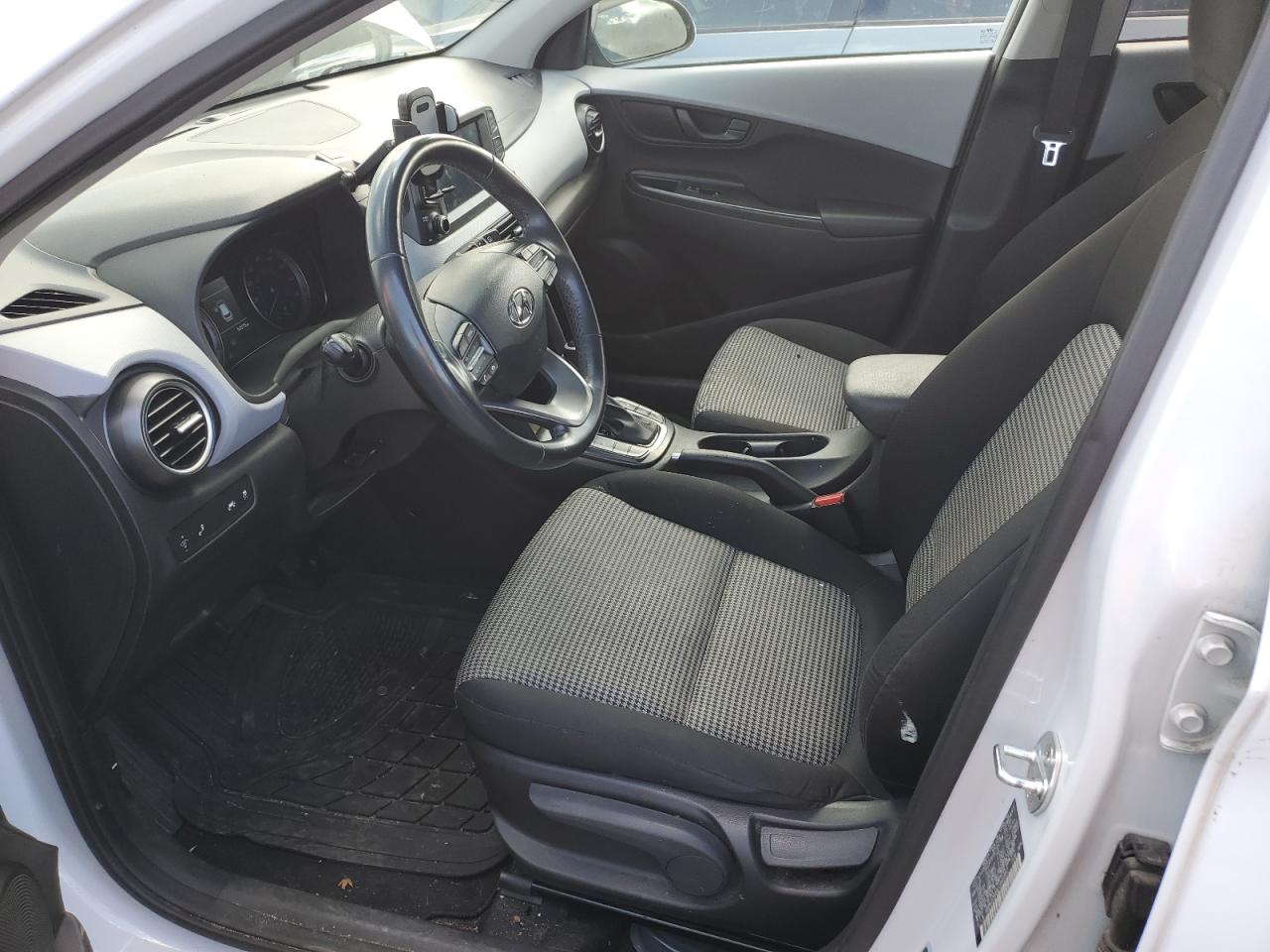 Photo 6 VIN: KM8K22AA4LU446957 - HYUNDAI KONA 