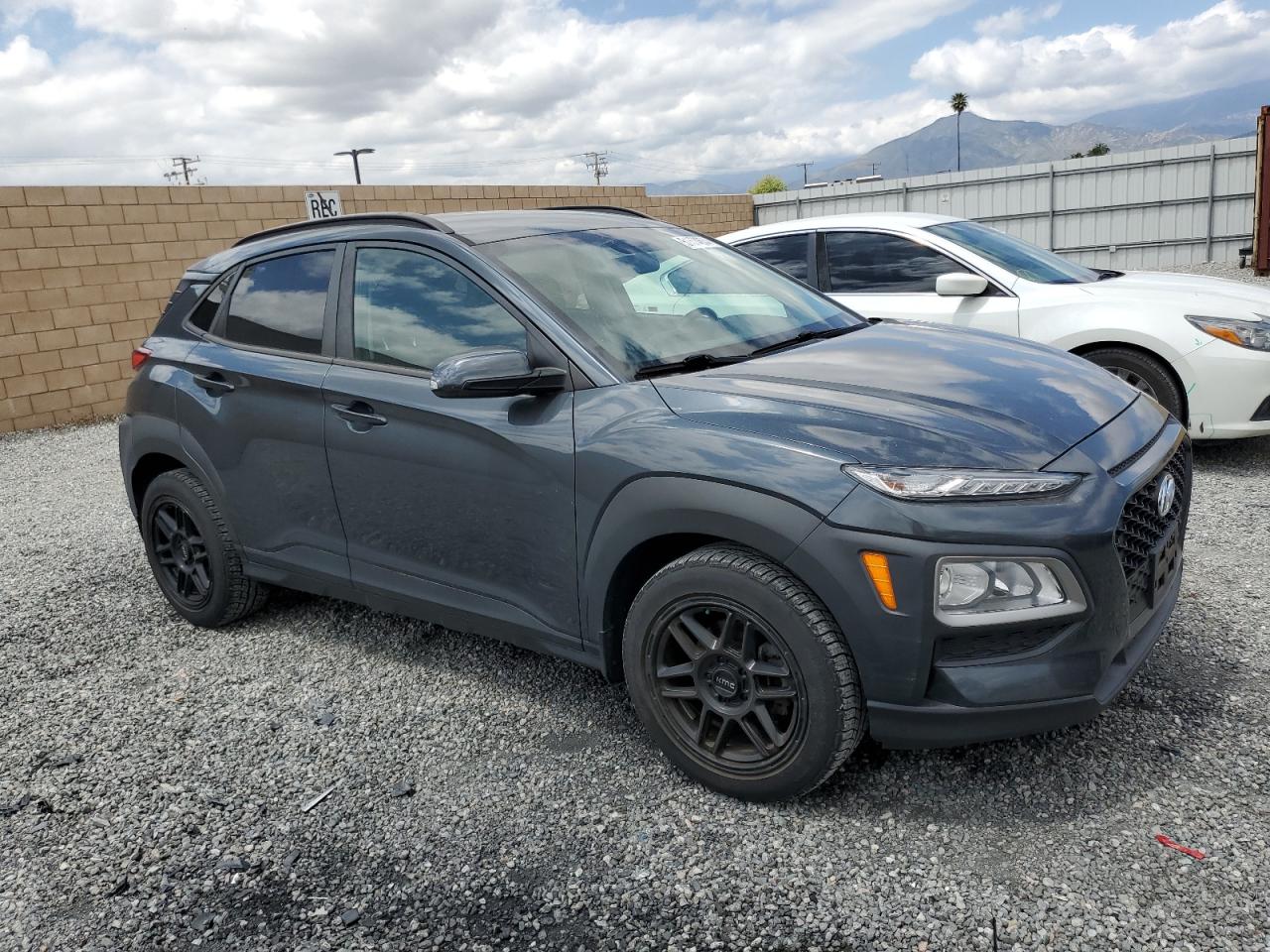 Photo 3 VIN: KM8K22AAXJU078197 - HYUNDAI KONA 