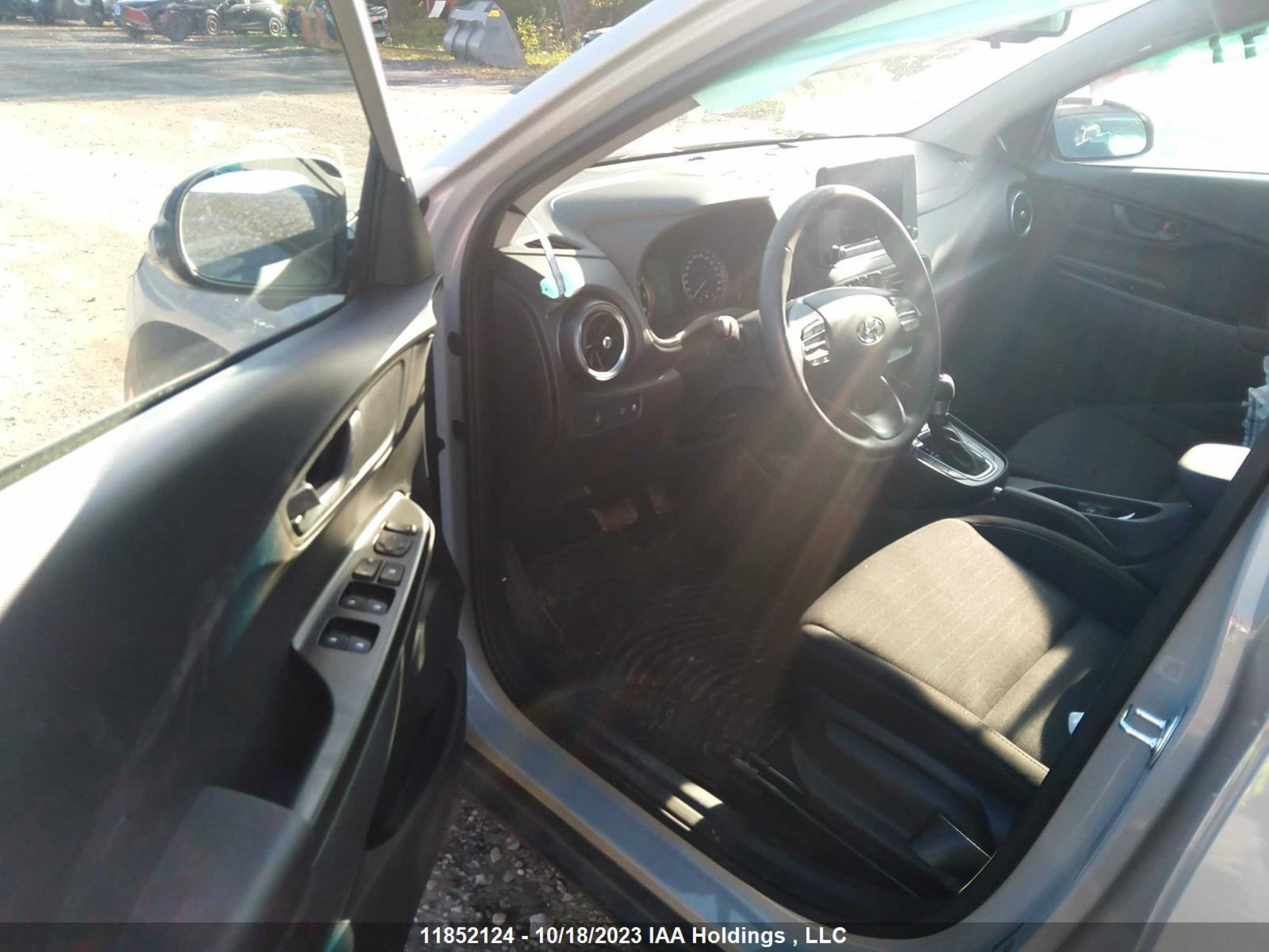 Photo 4 VIN: KM8K22AB3PU941827 - HYUNDAI KONA 