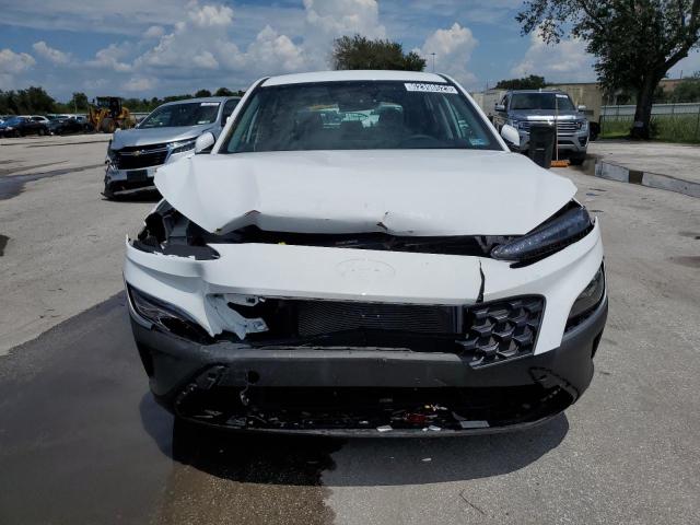 Photo 4 VIN: KM8K22AB3PU963861 - HYUNDAI KONA SE 