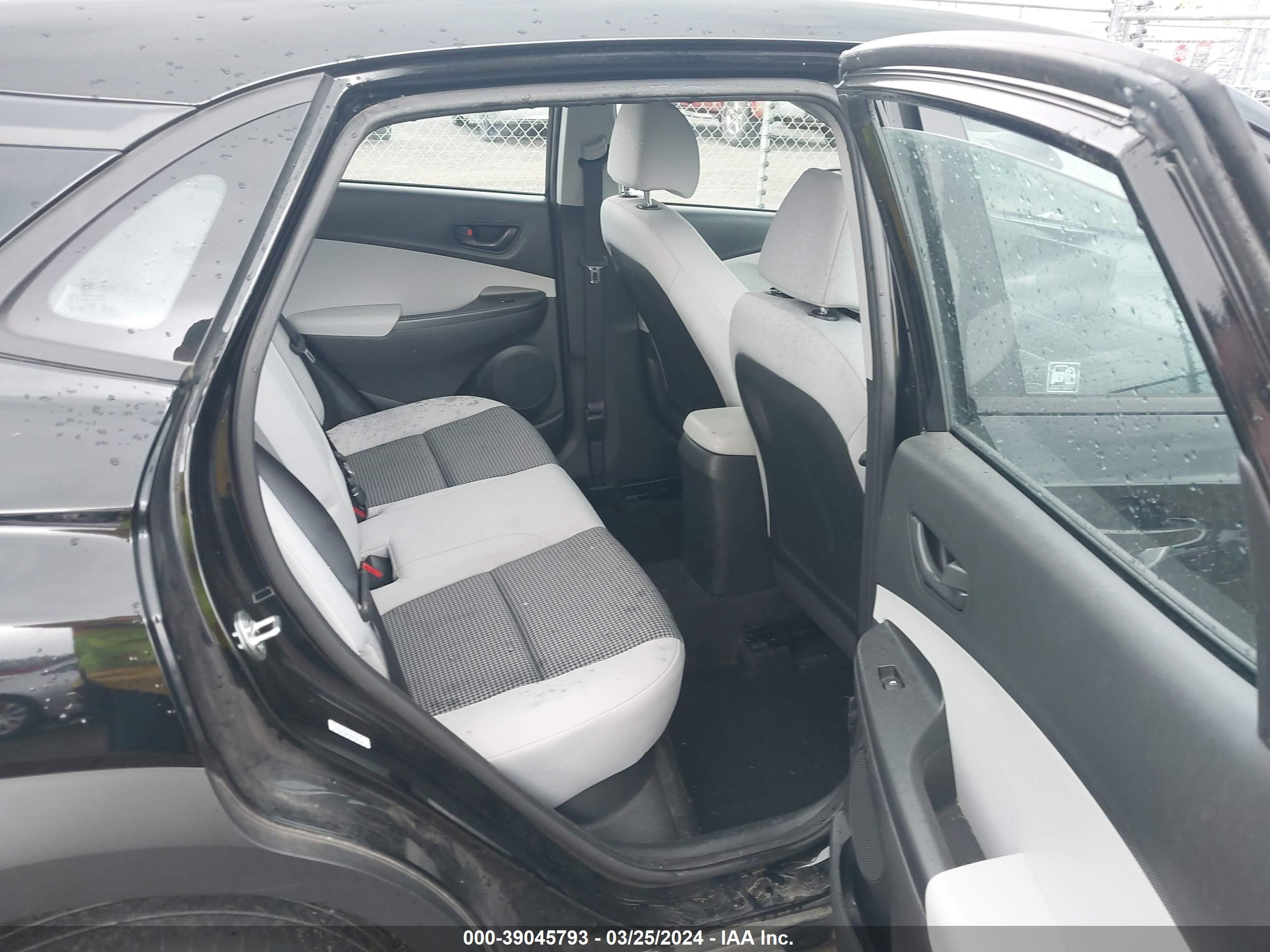 Photo 7 VIN: KM8K22AB4NU820110 - HYUNDAI KONA 