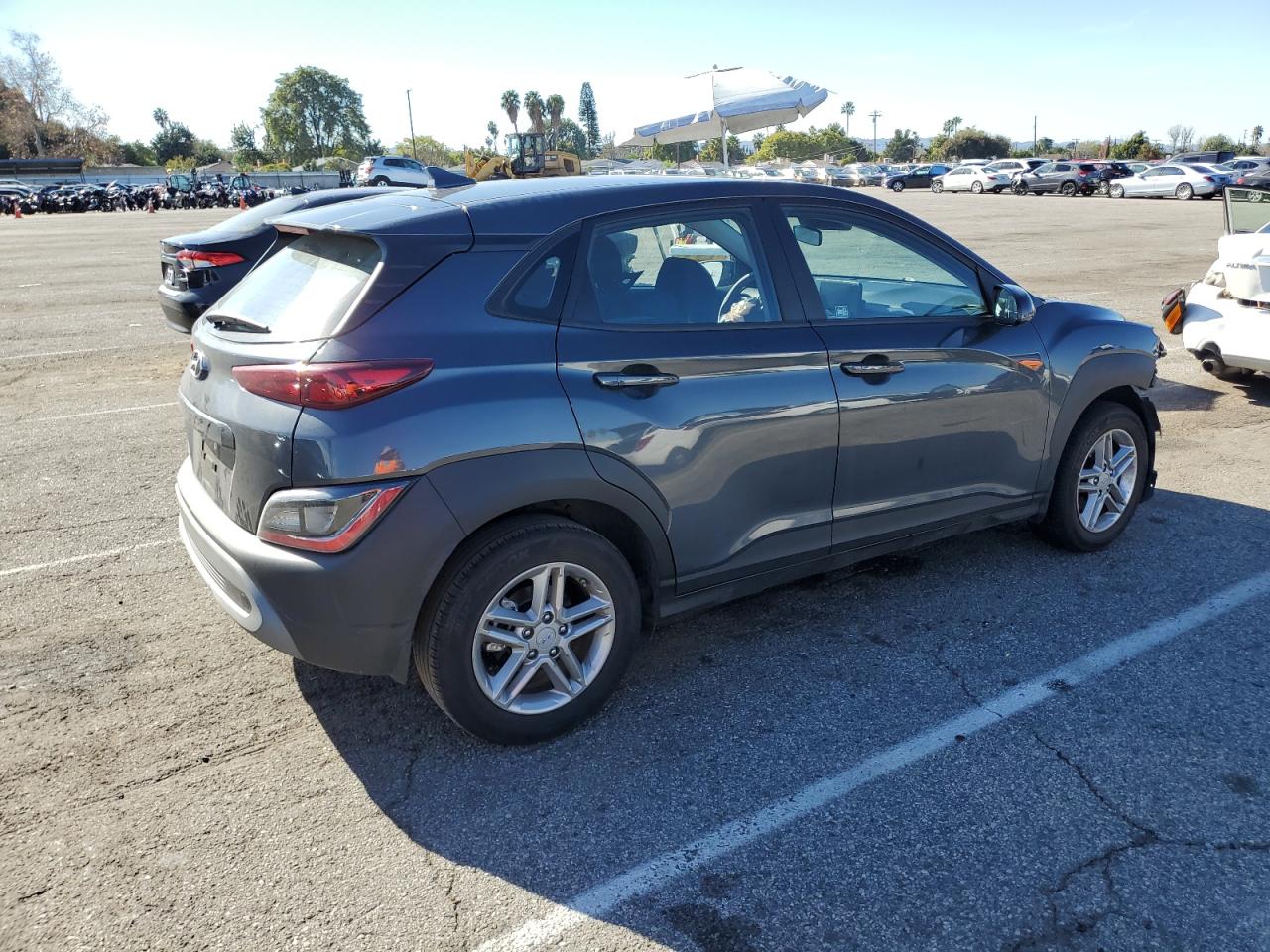 Photo 2 VIN: KM8K22AB6NU797588 - HYUNDAI KONA 