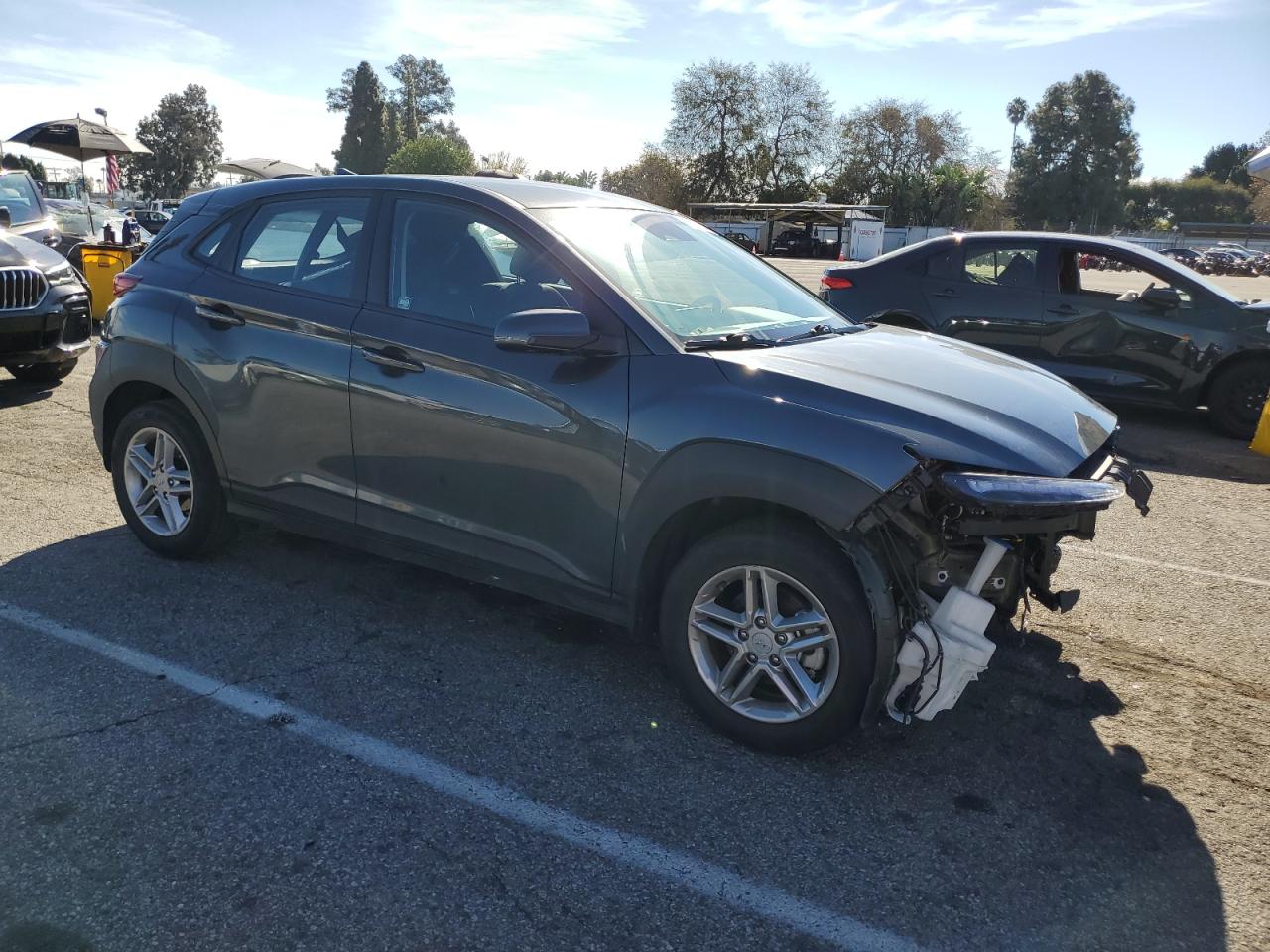 Photo 3 VIN: KM8K22AB6NU797588 - HYUNDAI KONA 