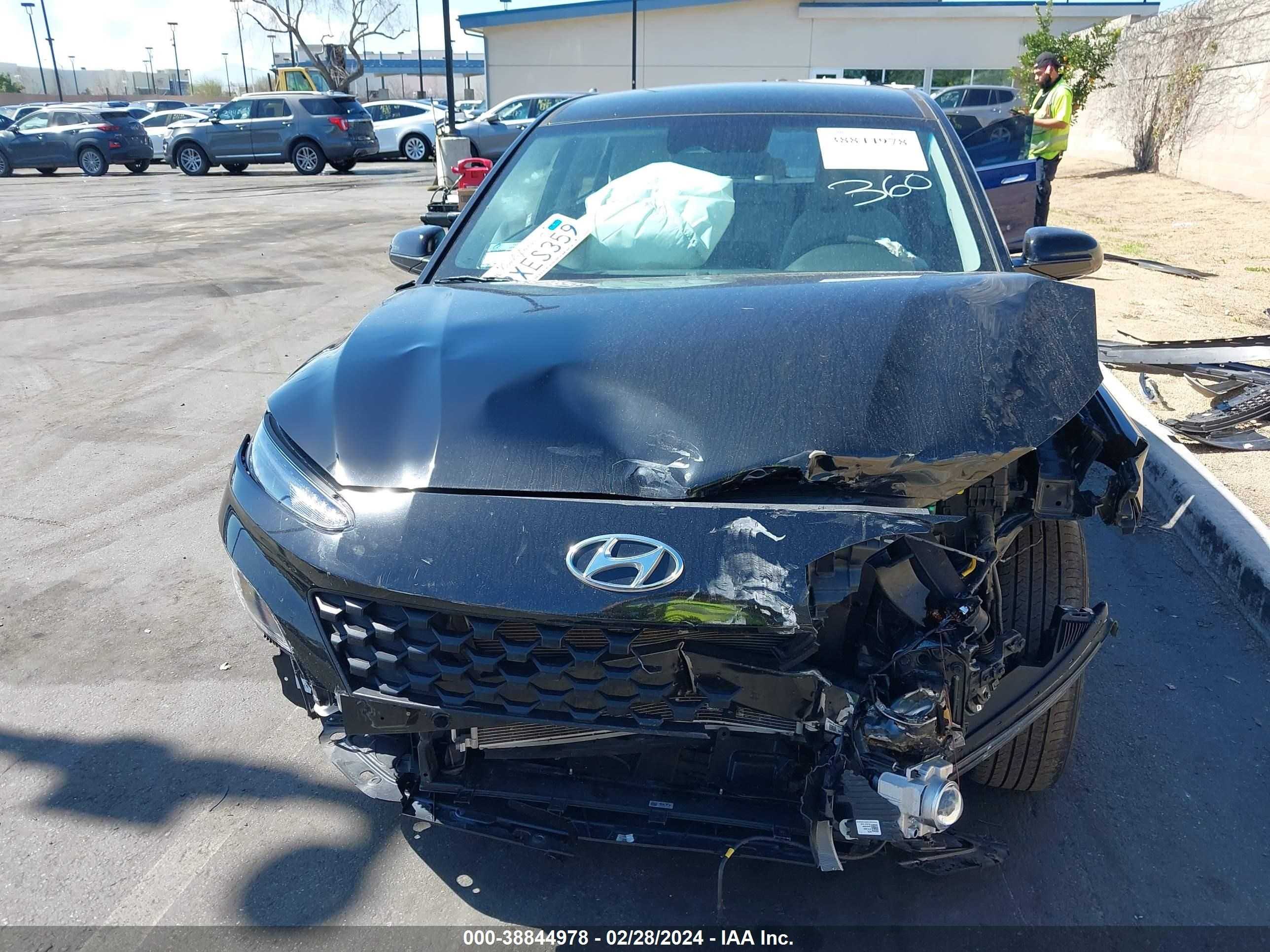 Photo 11 VIN: KM8K22AB8NU764995 - HYUNDAI KONA 