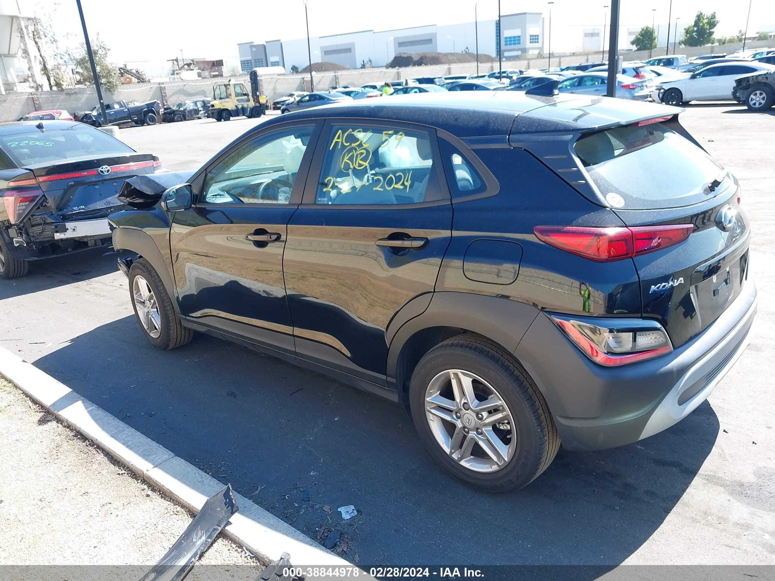 Photo 13 VIN: KM8K22AB8NU764995 - HYUNDAI KONA 