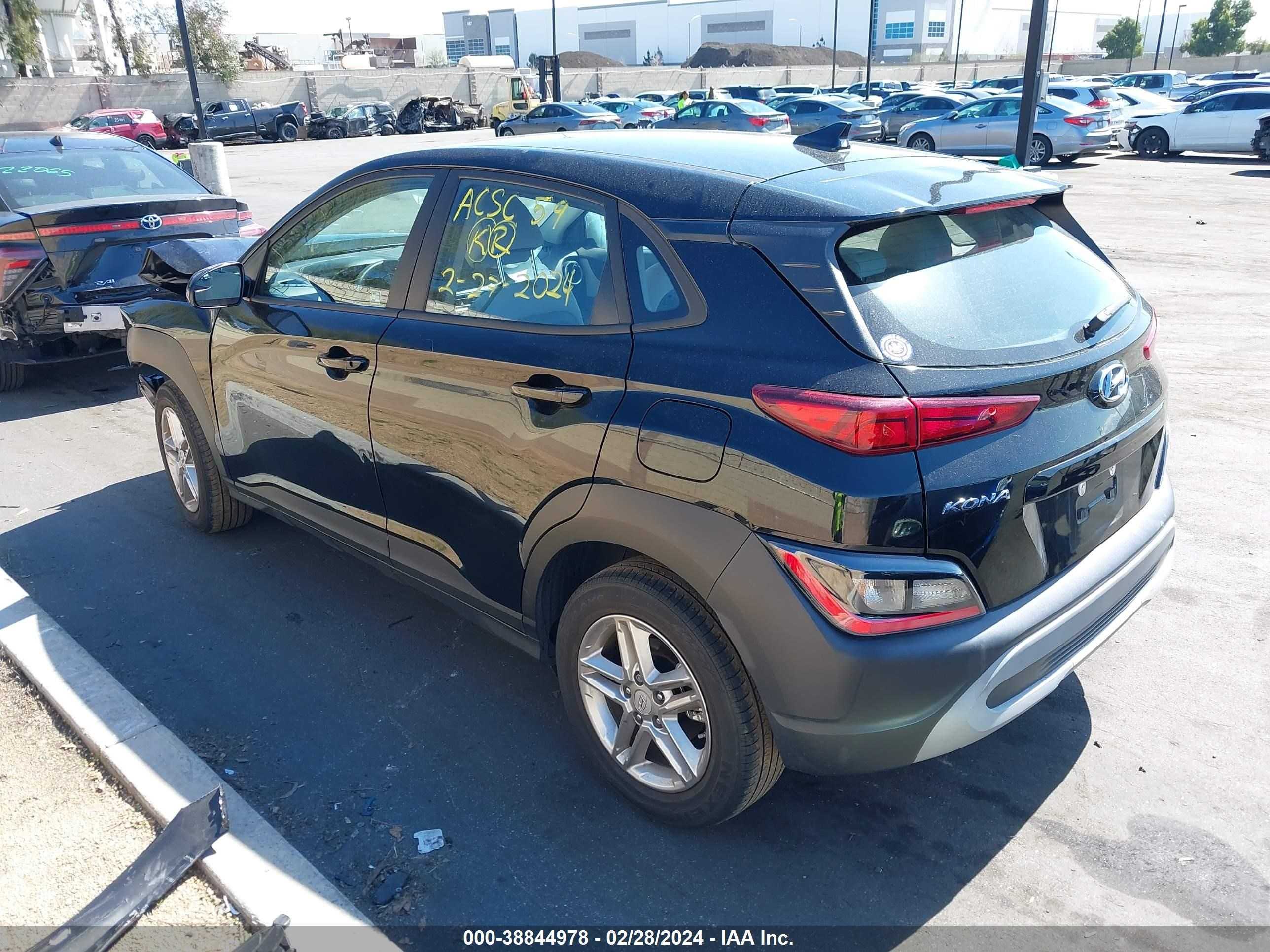 Photo 2 VIN: KM8K22AB8NU764995 - HYUNDAI KONA 