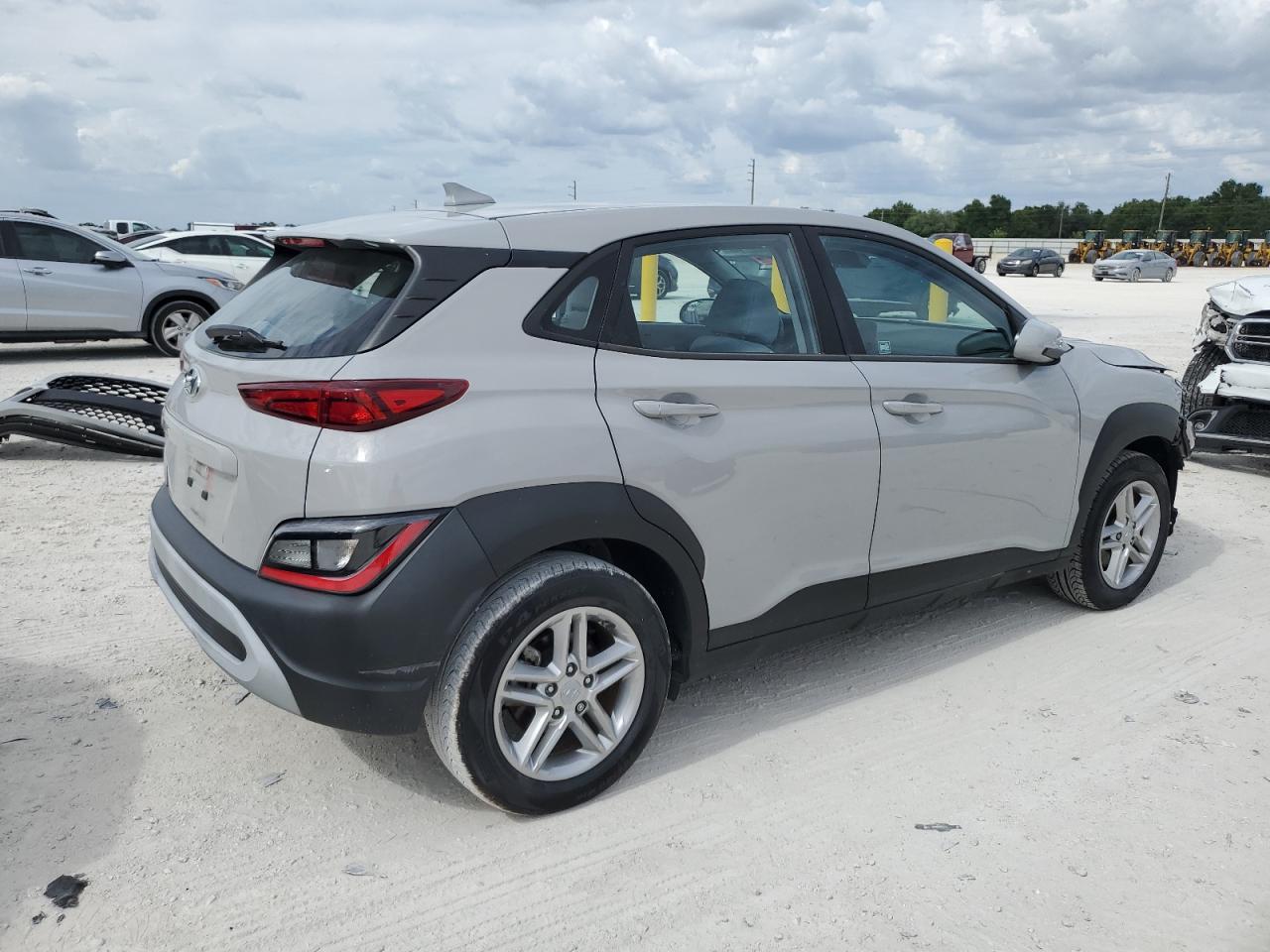 Photo 2 VIN: KM8K22AB8NU767427 - HYUNDAI KONA 