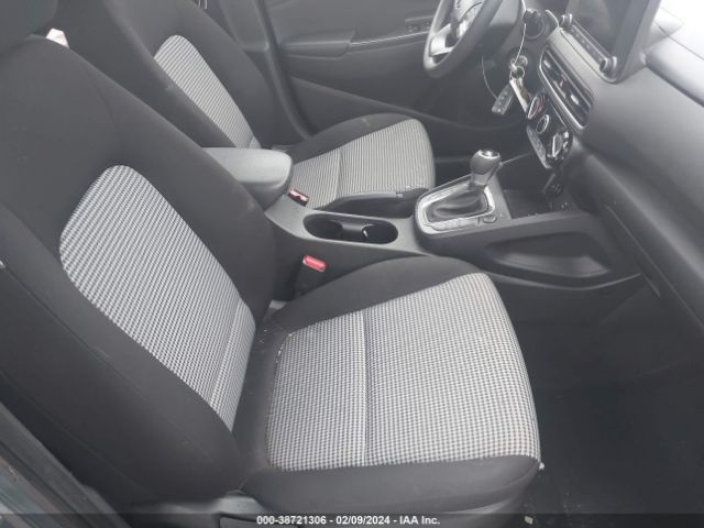 Photo 4 VIN: KM8K22ABXNU795908 - HYUNDAI KONA 