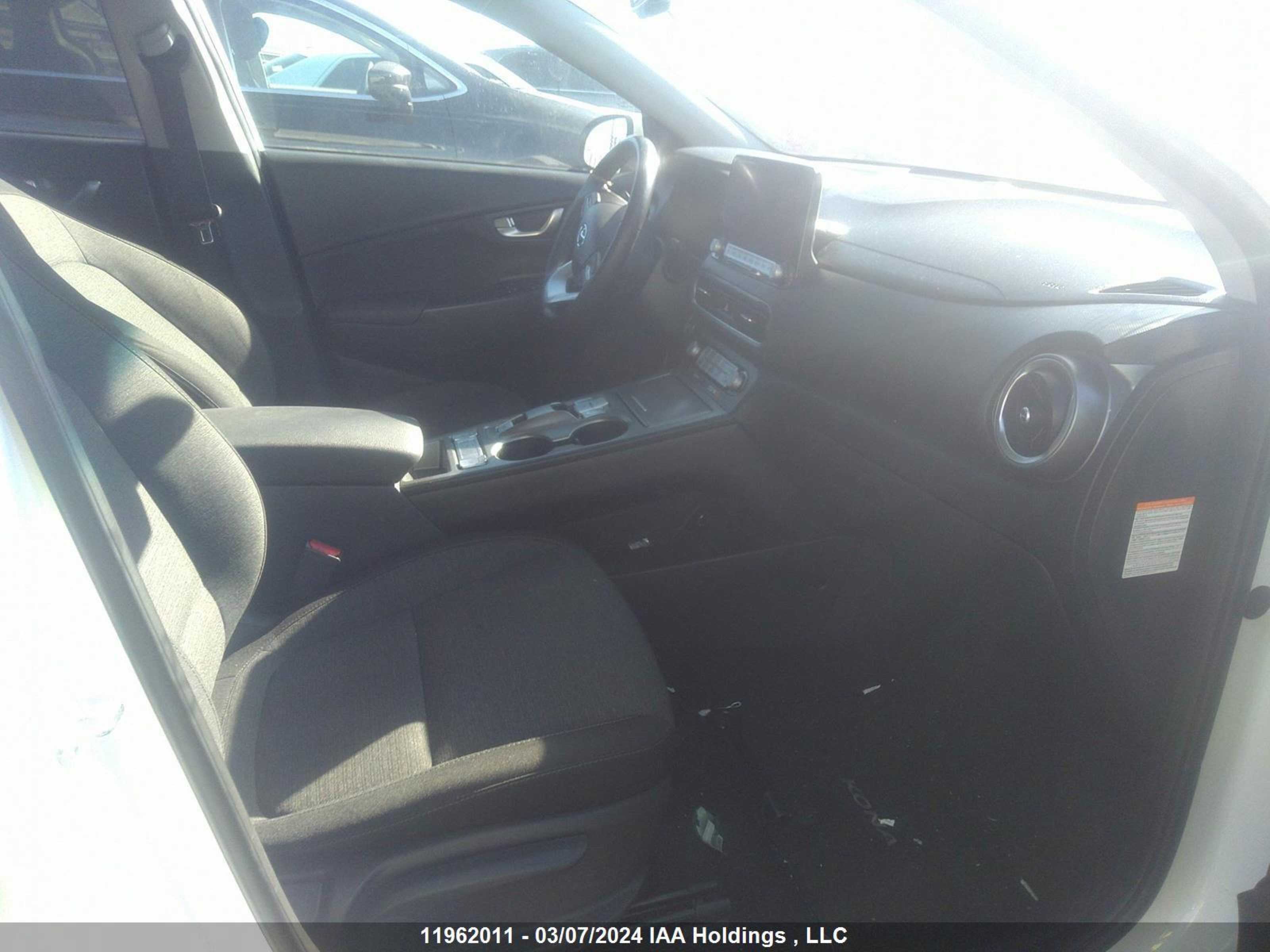 Photo 4 VIN: KM8K23AGXPU176228 - HYUNDAI KONA 