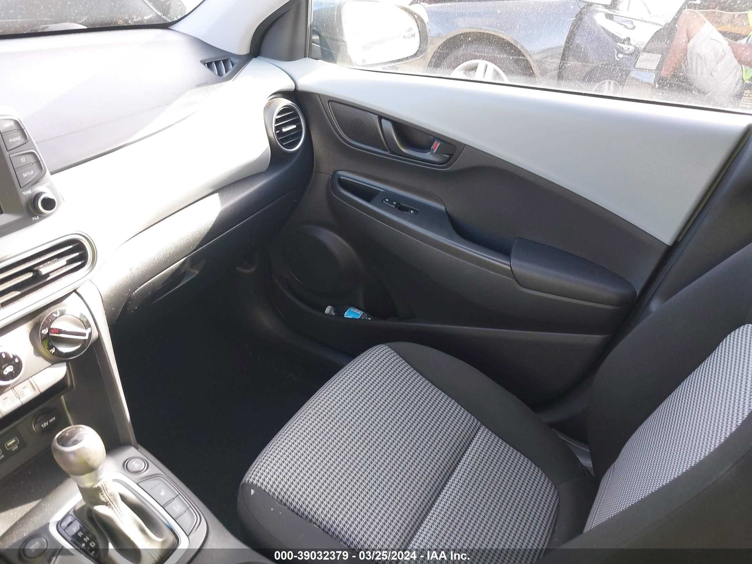 Photo 4 VIN: KM8K2CAA7MU649381 - HYUNDAI KONA 