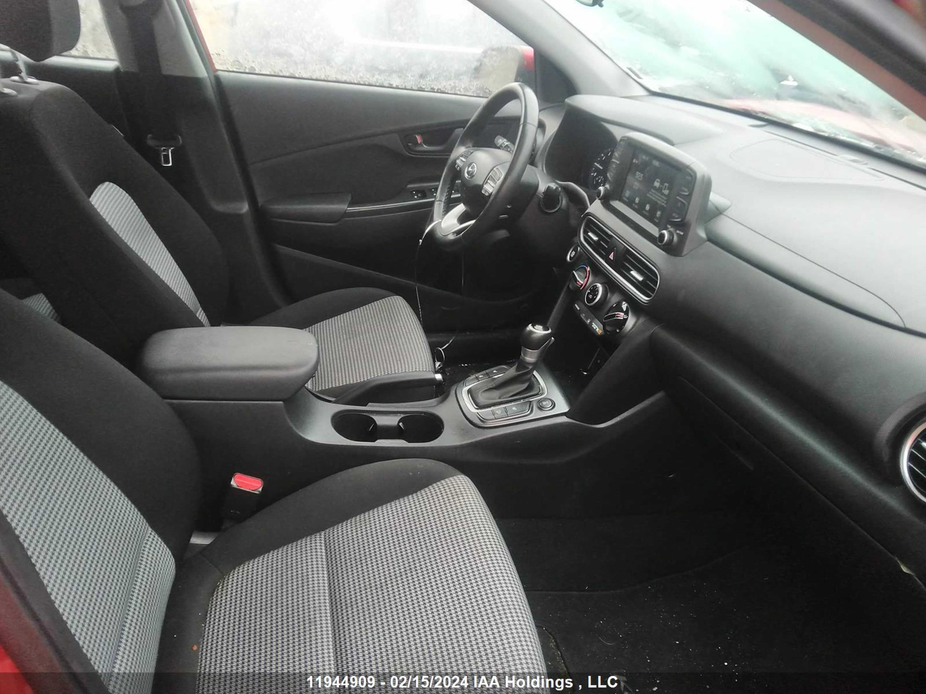 Photo 4 VIN: KM8K2CAA8MU674385 - HYUNDAI KONA 