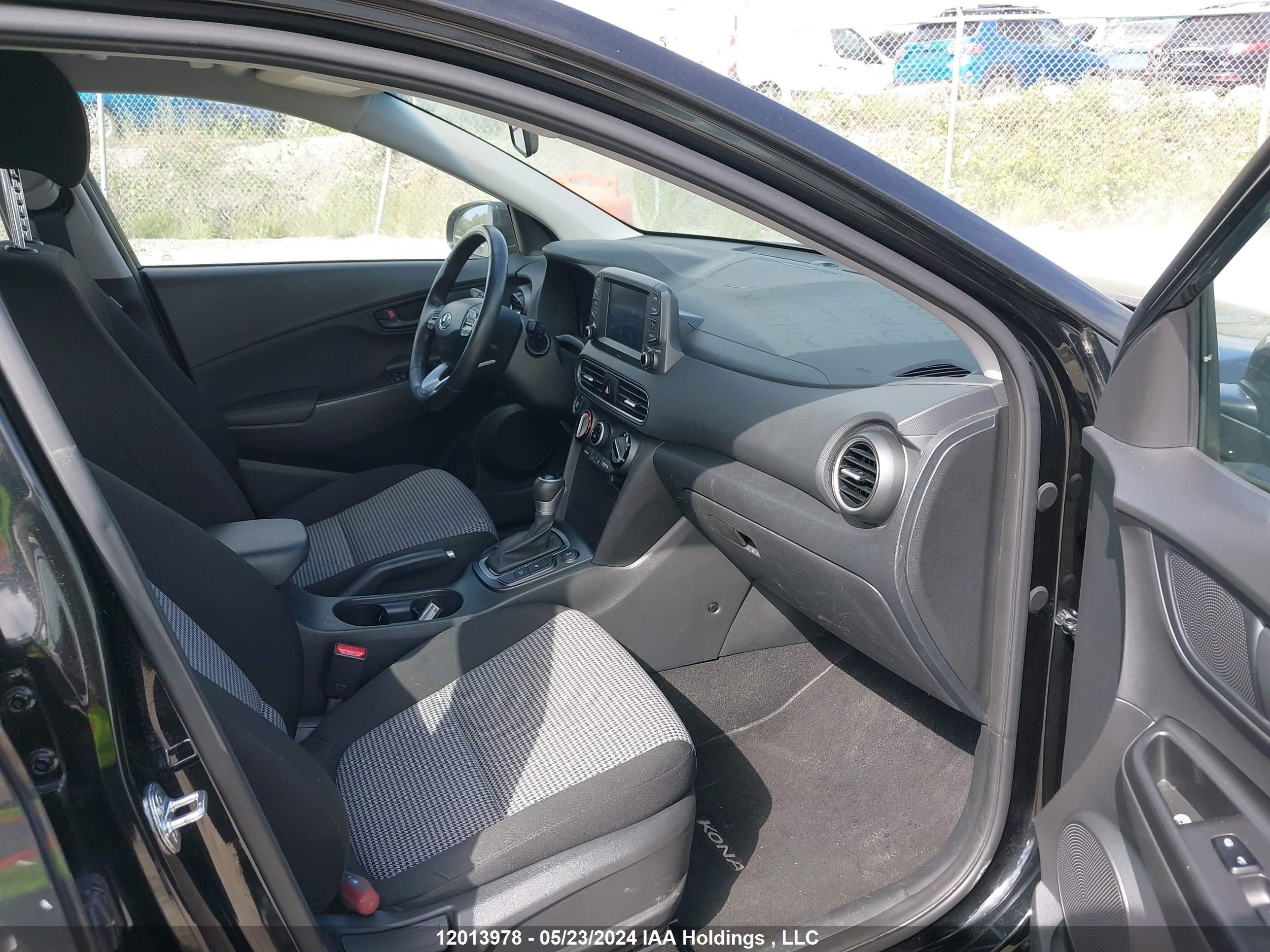 Photo 4 VIN: KM8K2CAA8MU700693 - HYUNDAI KONA 