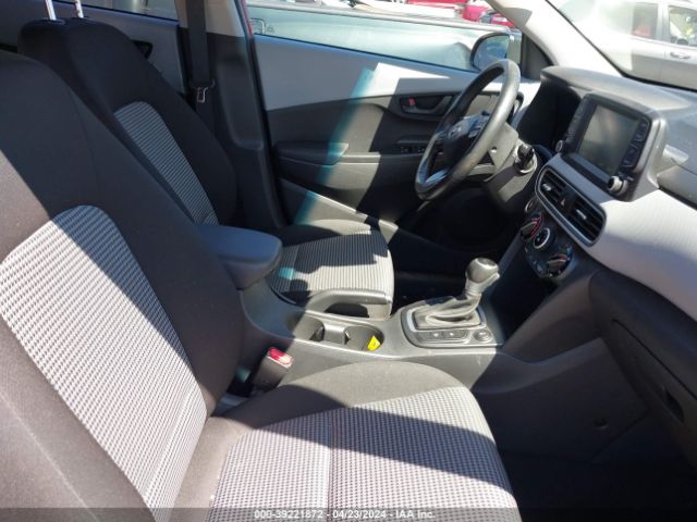 Photo 4 VIN: KM8K2CAA9LU493942 - HYUNDAI KONA 