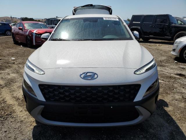 Photo 4 VIN: KM8K2CAB6PU063090 - HYUNDAI KONA SE 