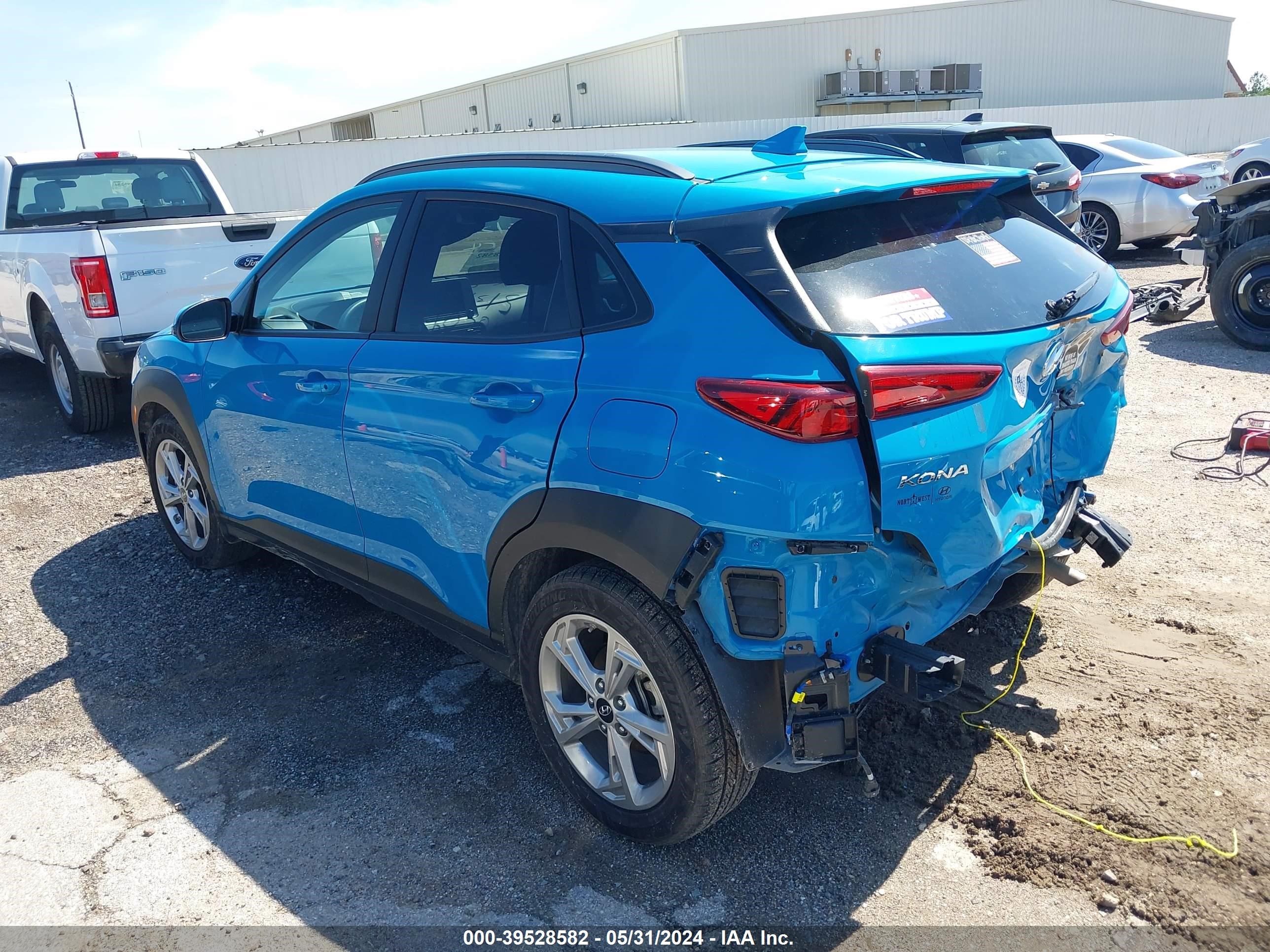 Photo 2 VIN: KM8K32AB4NU891983 - HYUNDAI KONA 