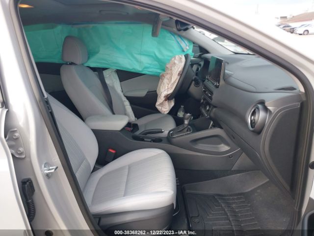 Photo 4 VIN: KM8K32AB7PU060240 - HYUNDAI KONA 