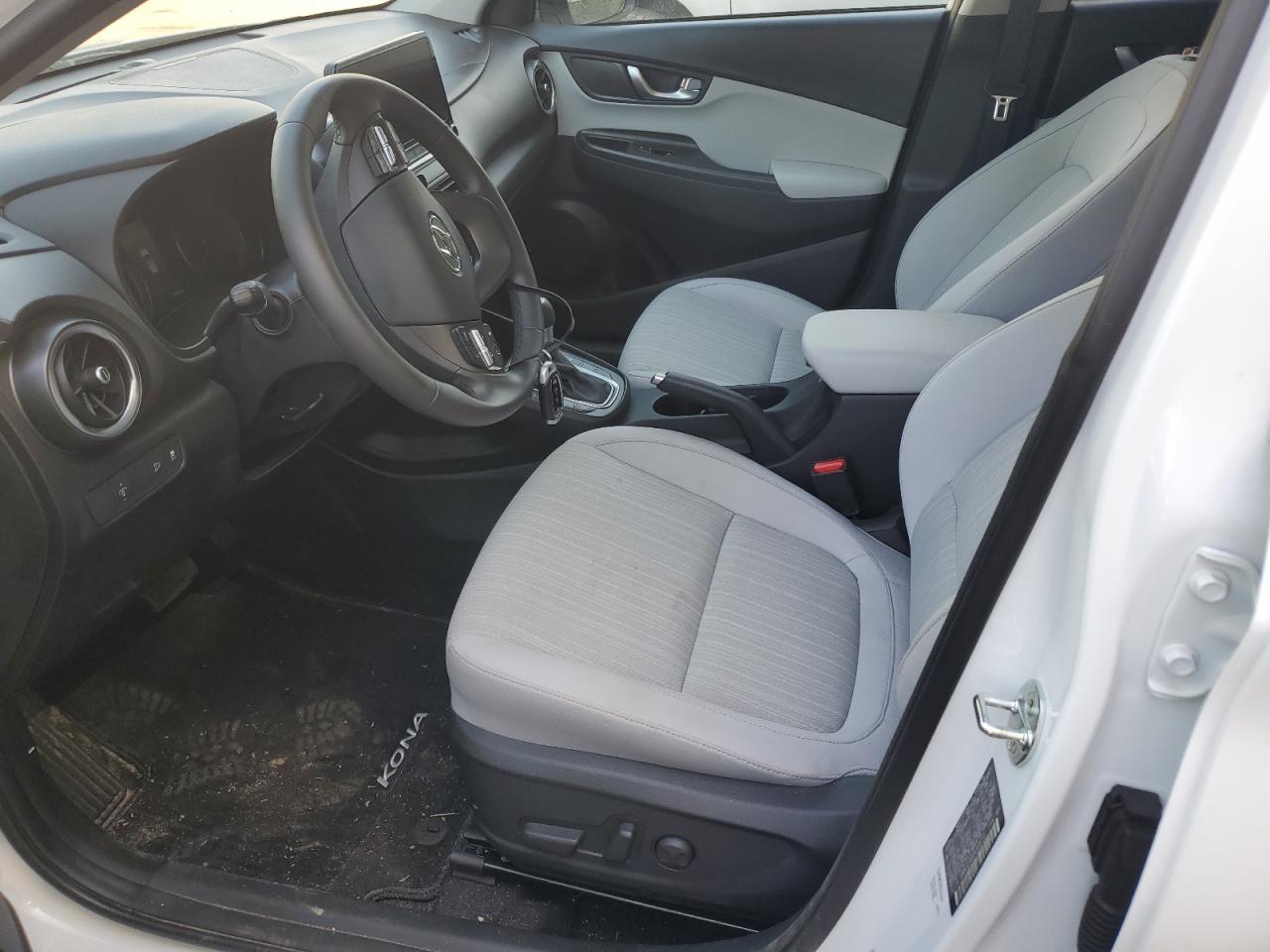 Photo 6 VIN: KM8K32ABXPU938713 - HYUNDAI KONA 