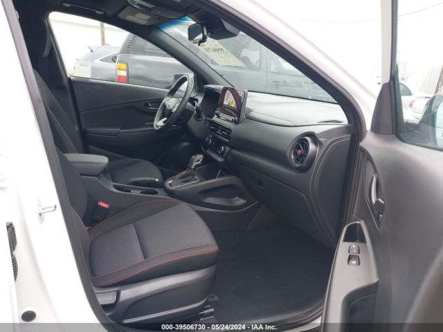 Photo 4 VIN: KM8K33A33PU046088 - HYUNDAI KONA 