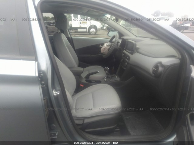 Photo 4 VIN: KM8K33A53JU137998 - HYUNDAI KONA 