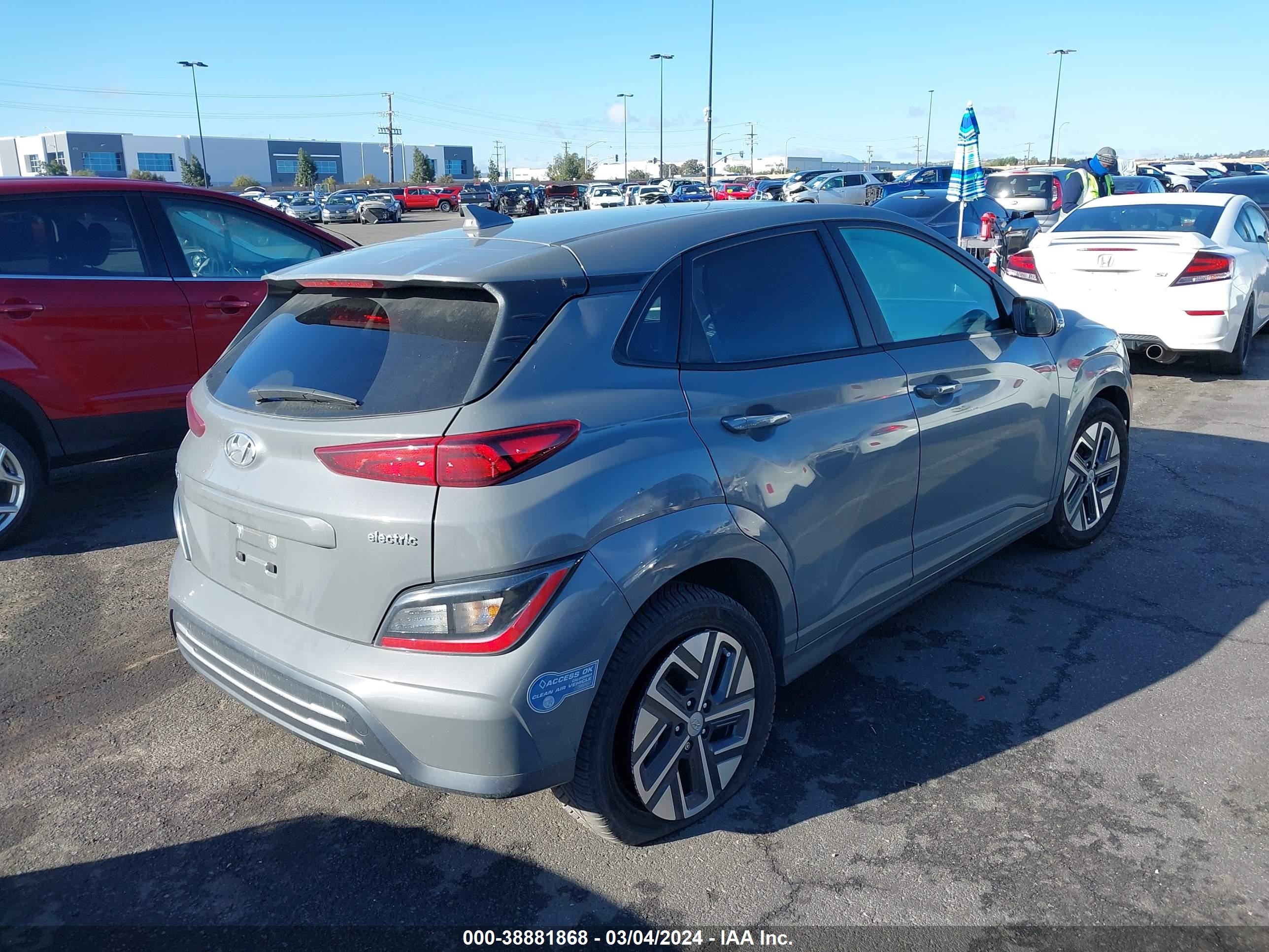 Photo 3 VIN: KM8K33AG2NU140186 - HYUNDAI KONA 