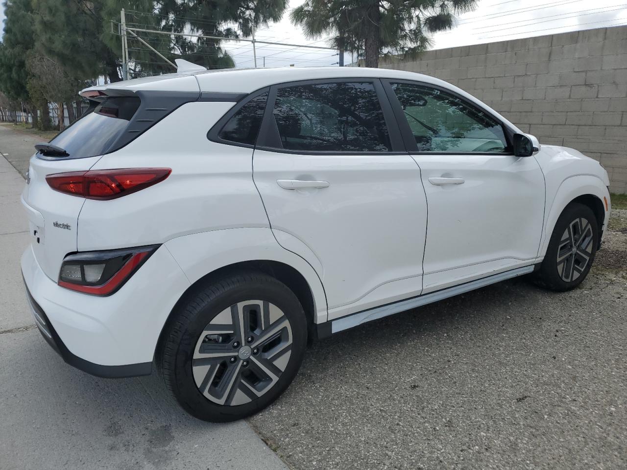 Photo 2 VIN: KM8K33AG5PU187411 - HYUNDAI KONA 