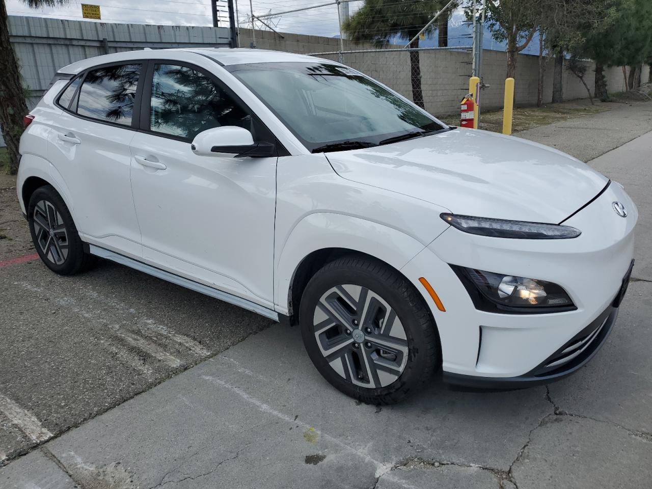 Photo 3 VIN: KM8K33AG5PU187411 - HYUNDAI KONA 