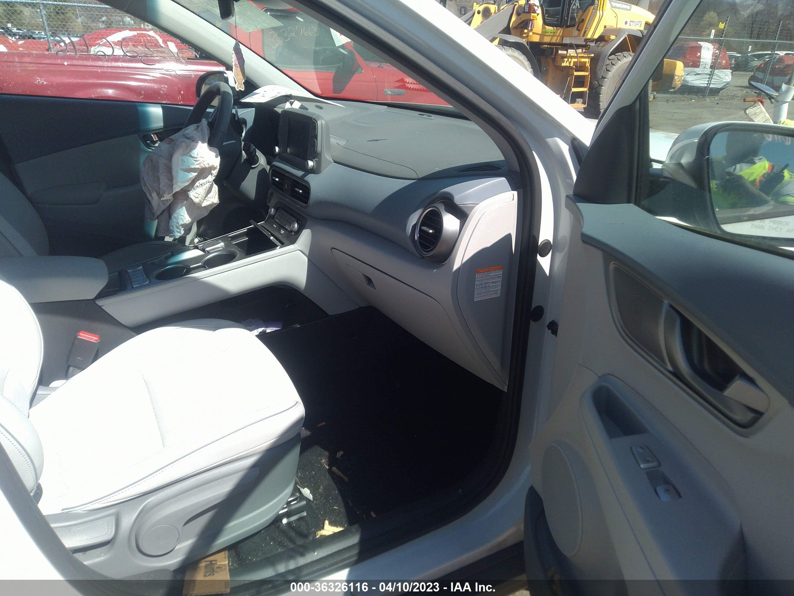 Photo 4 VIN: KM8K33AG6KU052012 - HYUNDAI KONA 