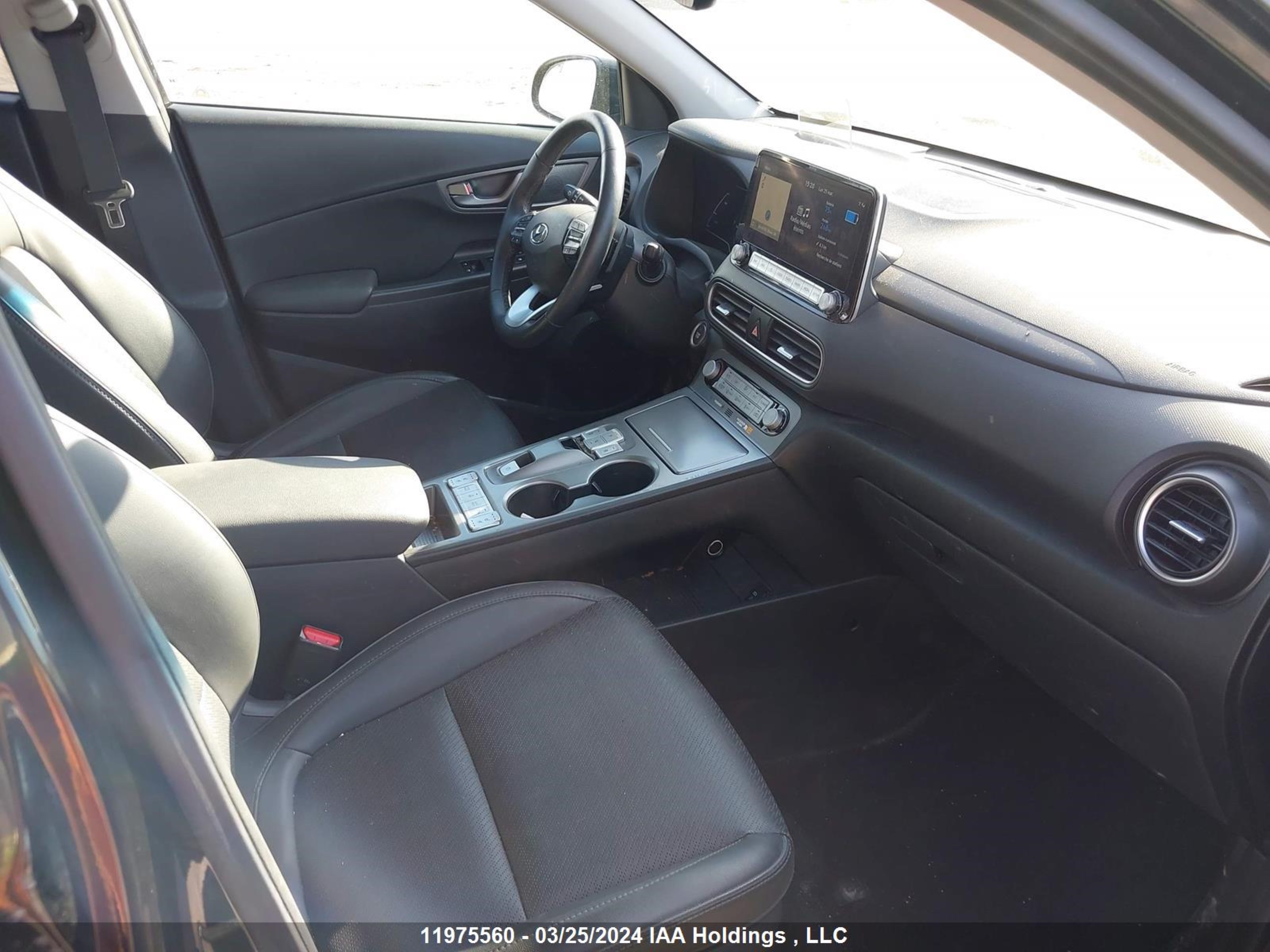 Photo 4 VIN: KM8K33AG9MU125876 - HYUNDAI KONA 