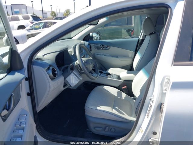 Photo 4 VIN: KM8K33AGXLU068070 - HYUNDAI KONA 