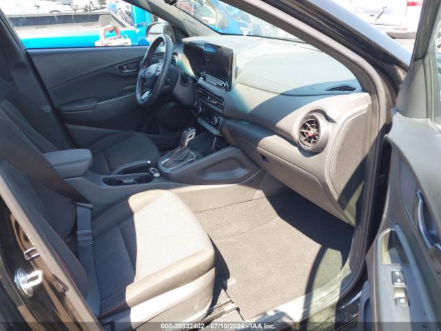 Photo 4 VIN: KM8K3CA30PU027997 - HYUNDAI KONA 