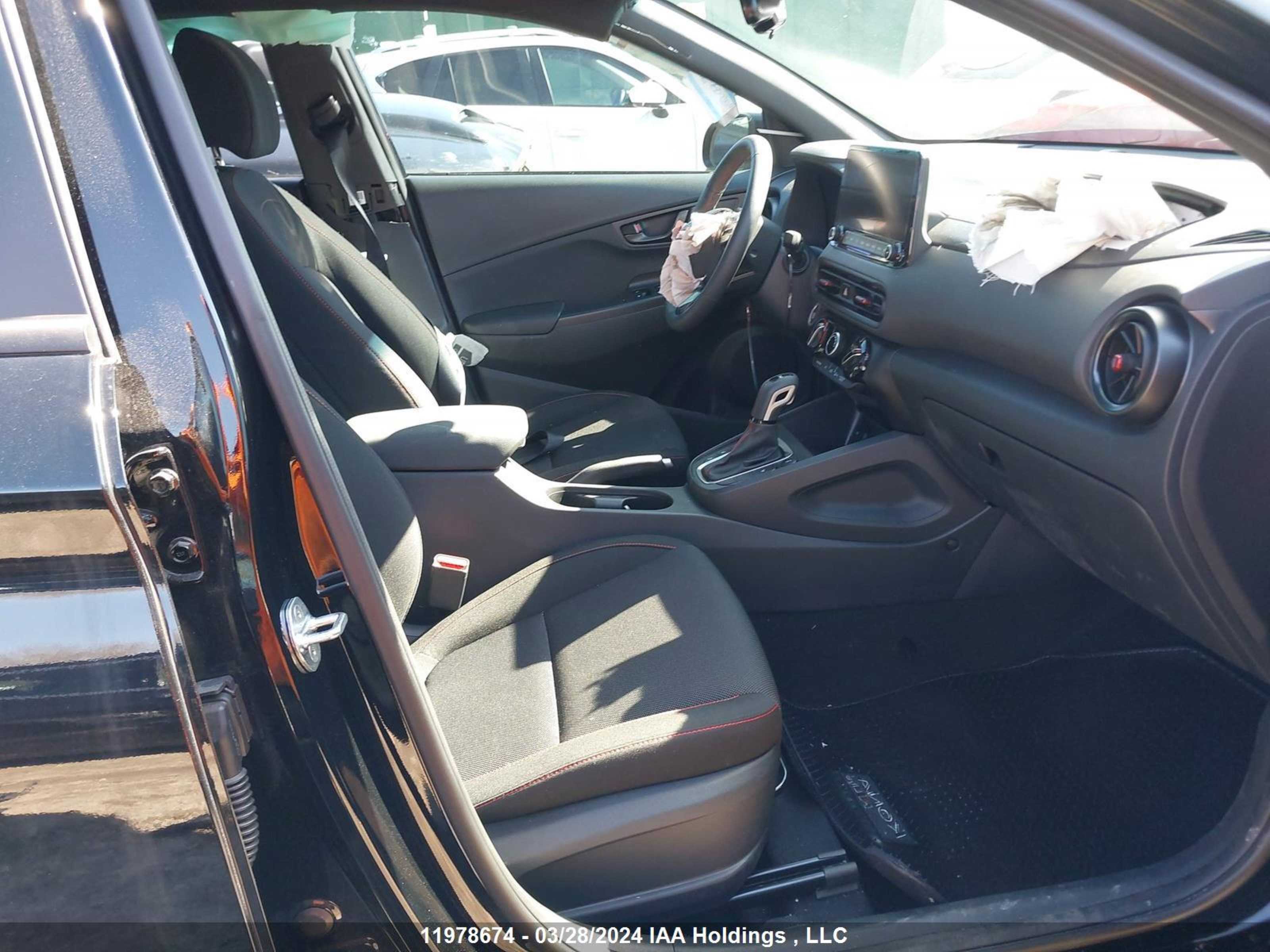 Photo 4 VIN: KM8K3CA36PU021802 - HYUNDAI KONA 