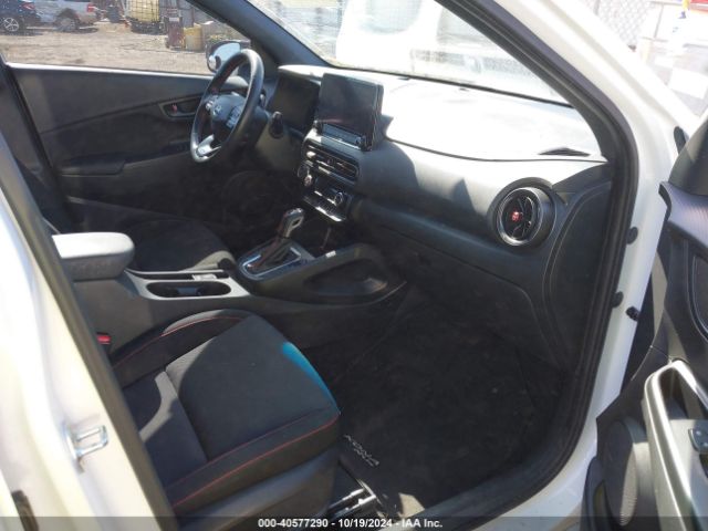 Photo 4 VIN: KM8K3CA37NU867546 - HYUNDAI KONA 