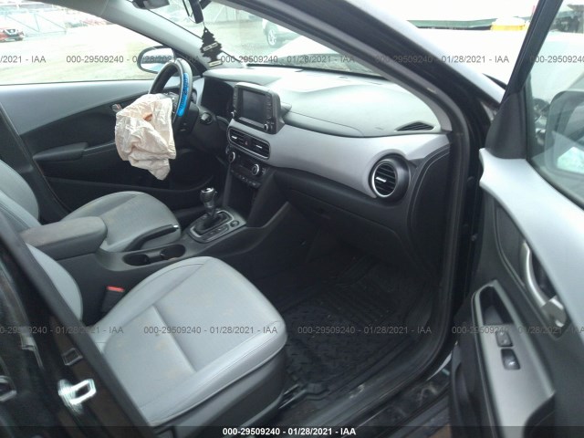 Photo 4 VIN: KM8K3CA50JU087769 - HYUNDAI KONA 