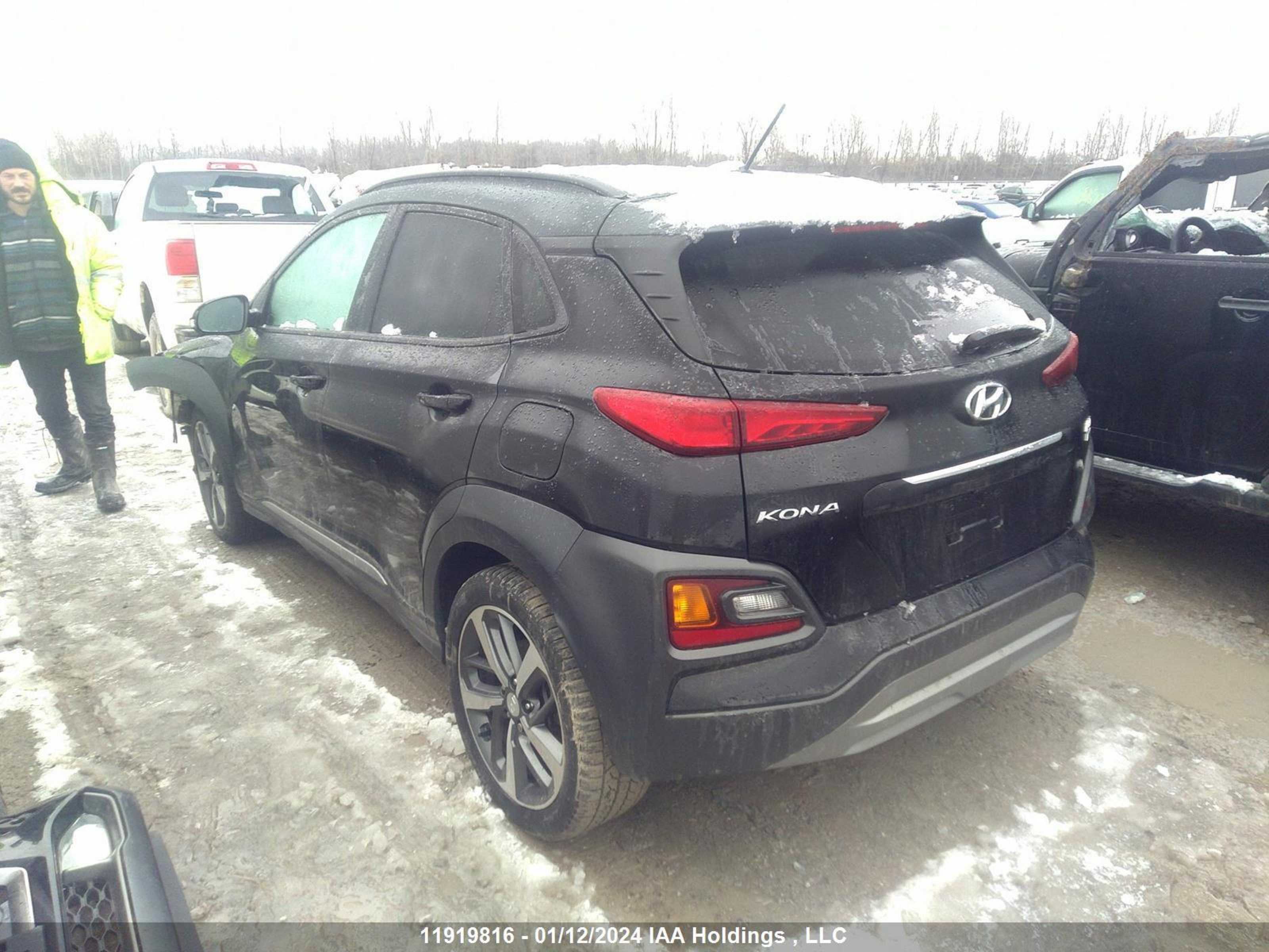 Photo 2 VIN: KM8K3CA52JU086526 - HYUNDAI KONA 